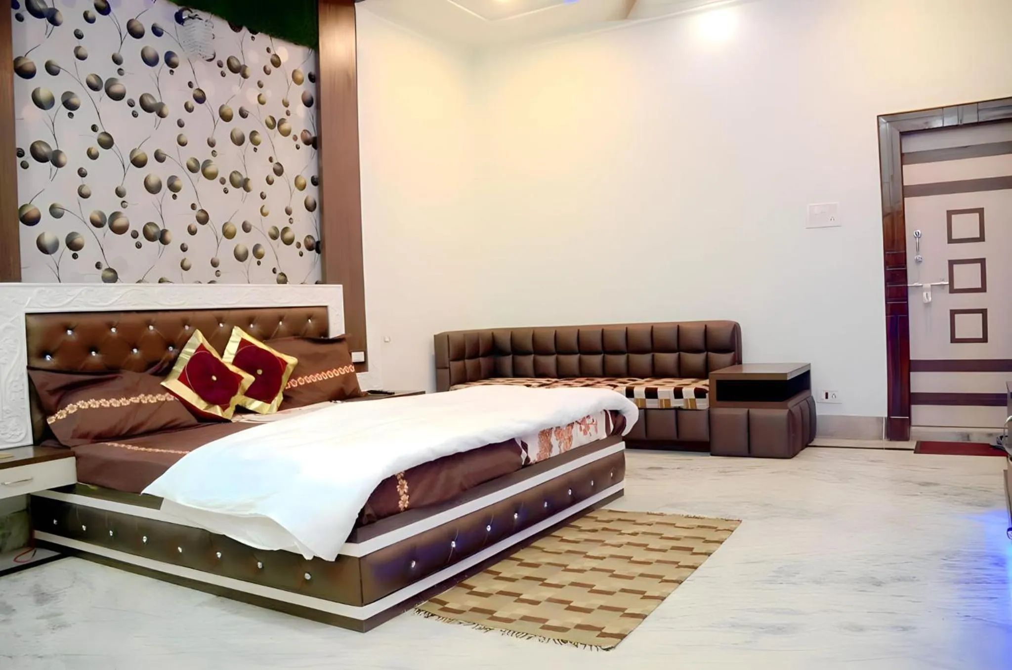 Bed in Taj Square A luxurious family homestay