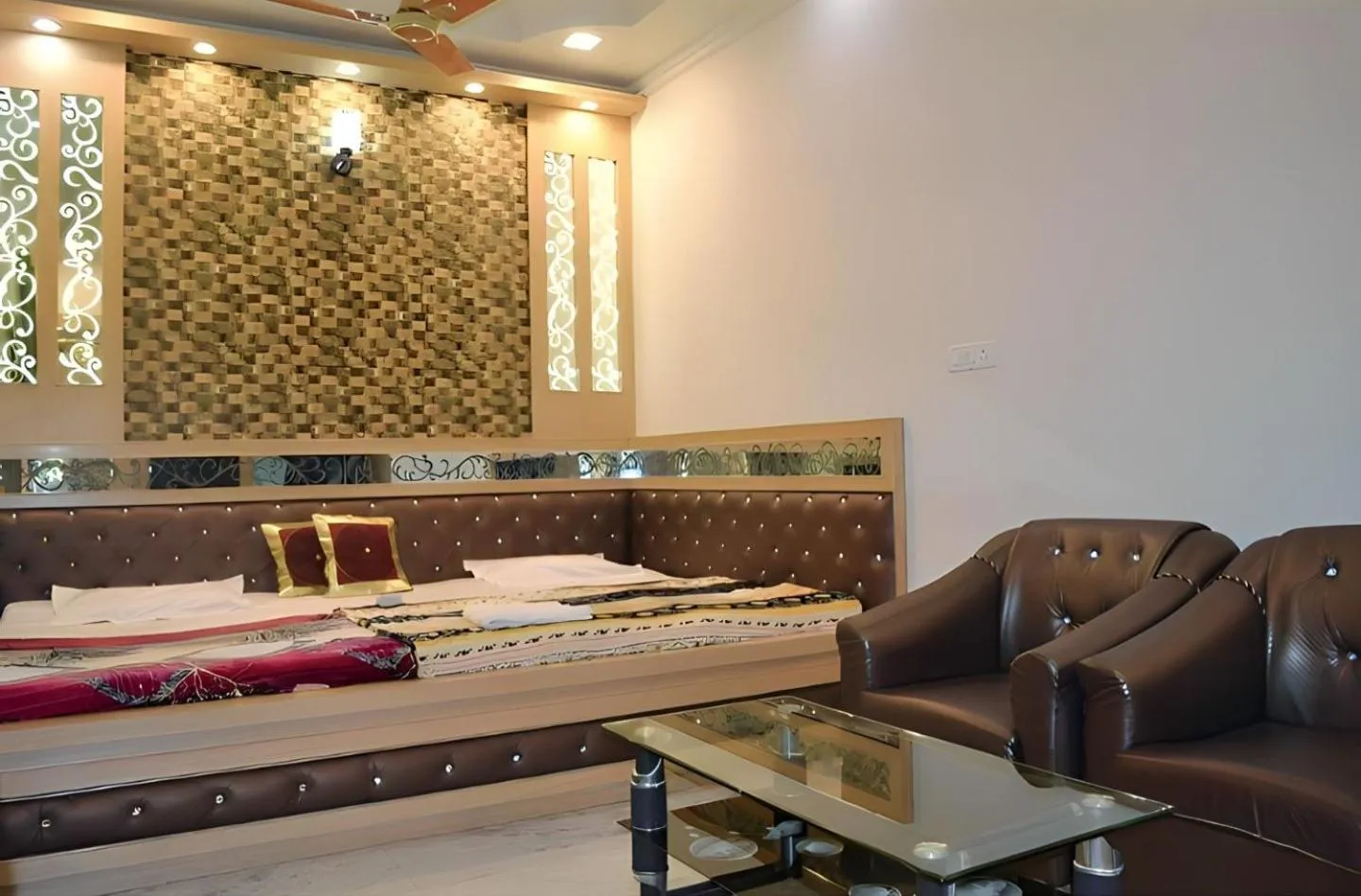 Taj Square A luxurious family homestay