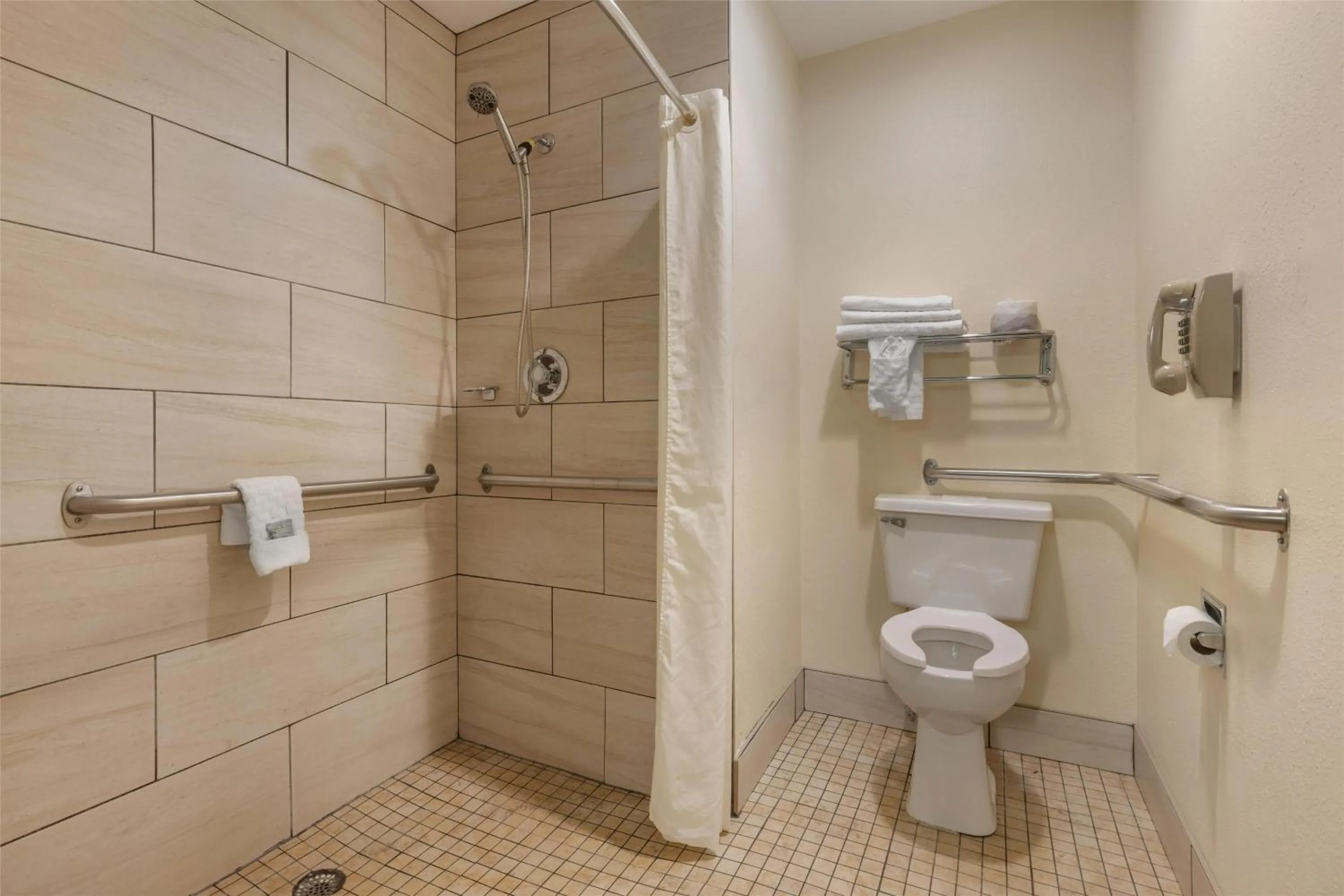 Bathroom in Best Western Parkside Inn