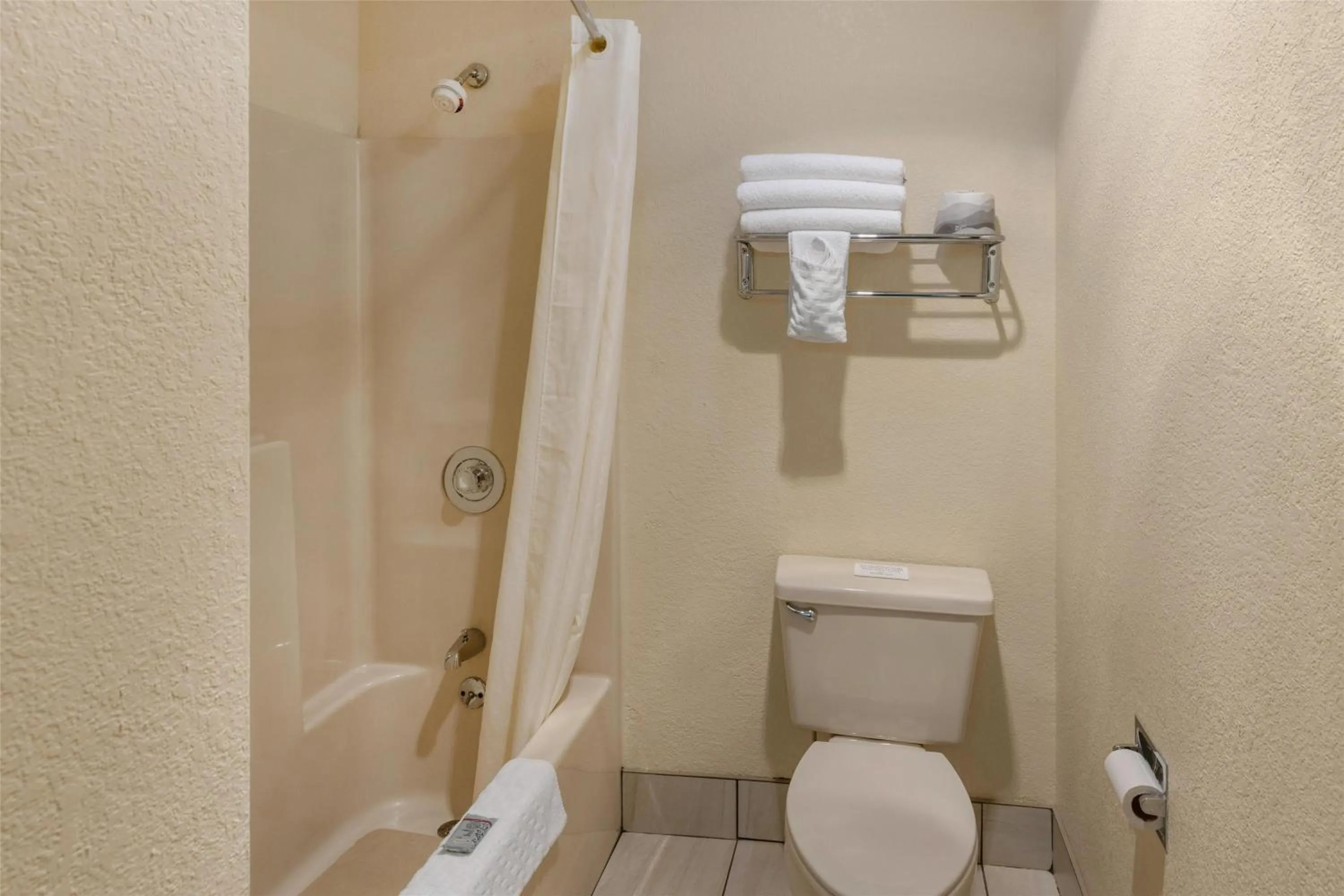 Bathroom in Best Western Parkside Inn