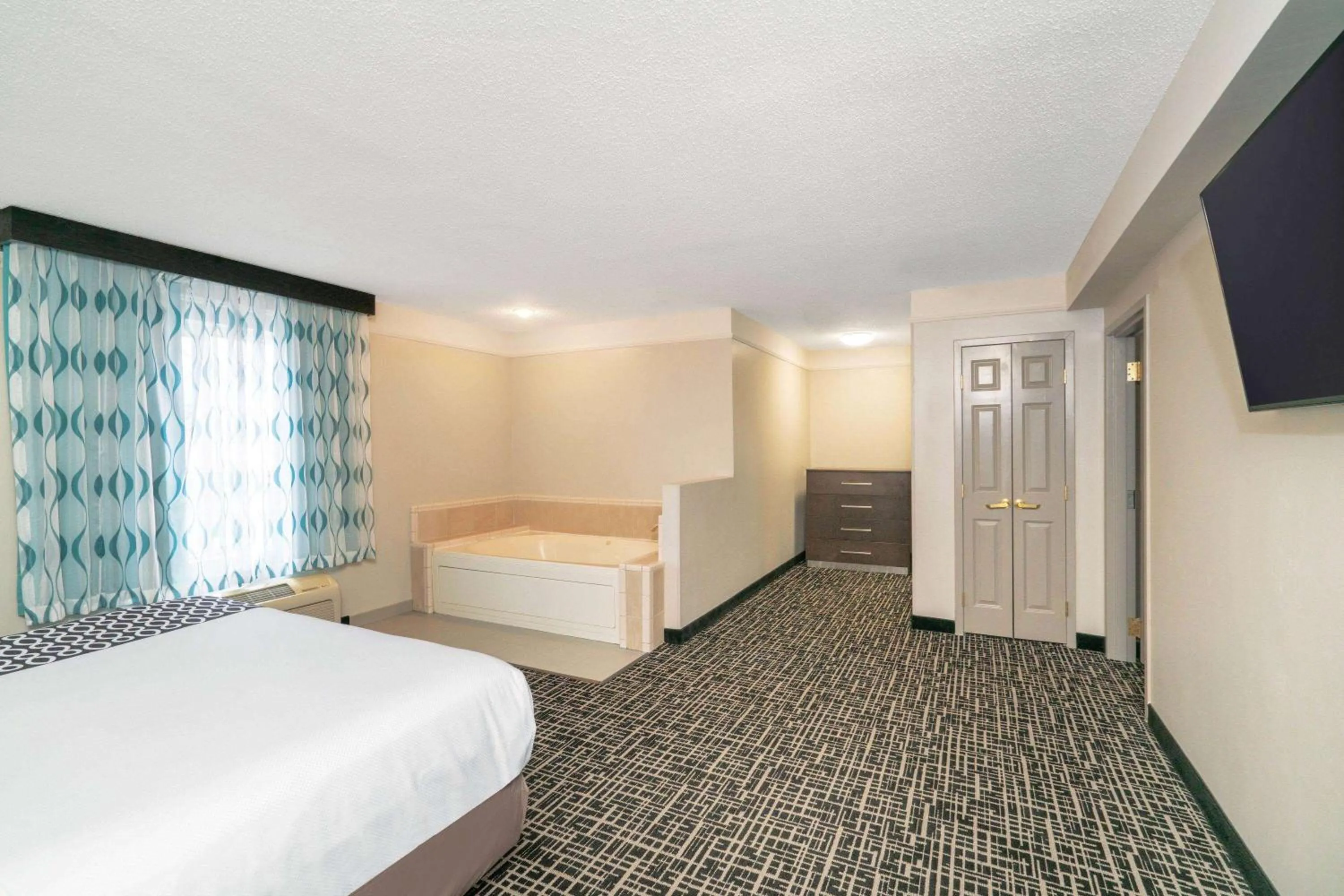 Bed in La Quinta by Wyndham Latham Albany Airport