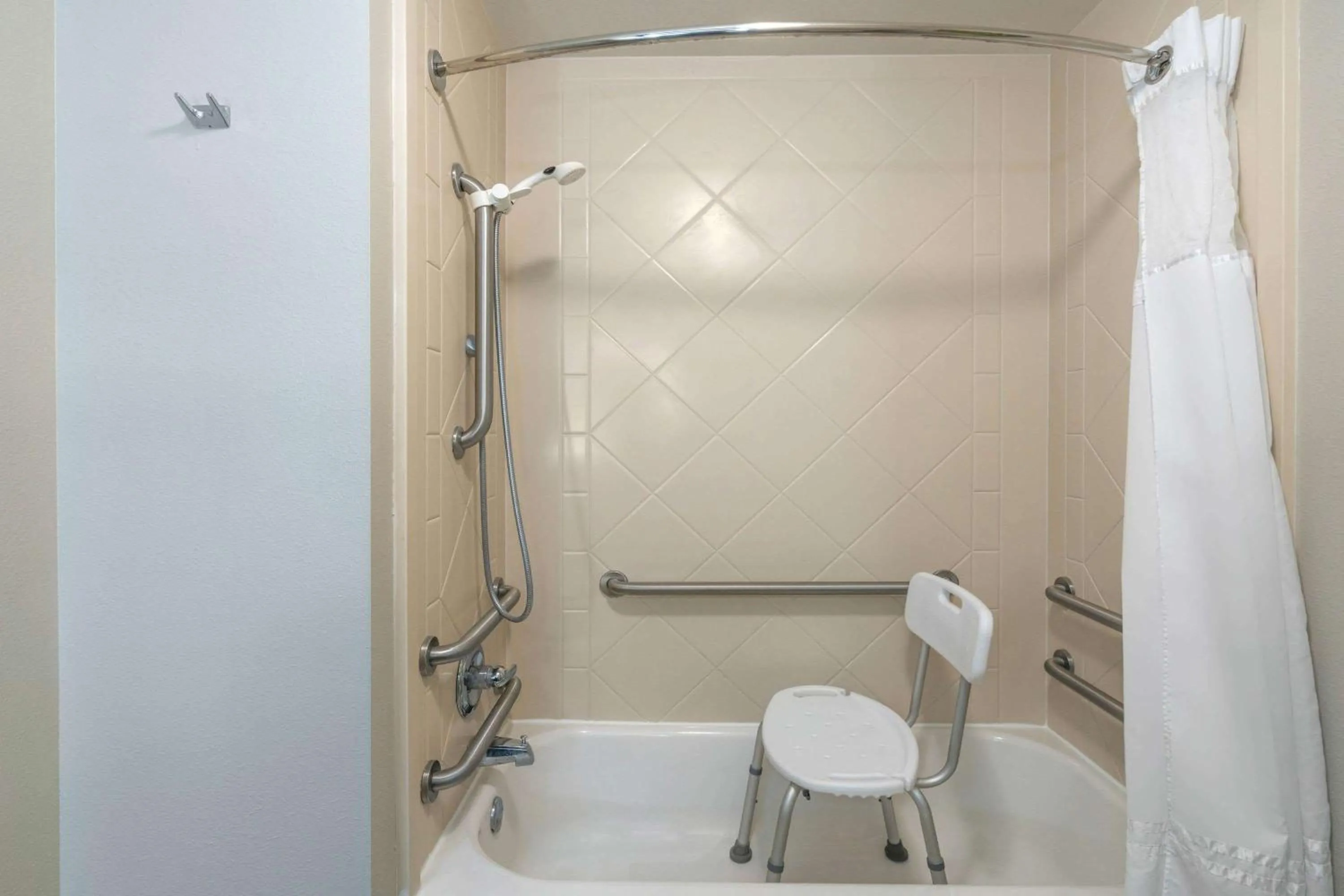 Bathroom in La Quinta by Wyndham Latham Albany Airport