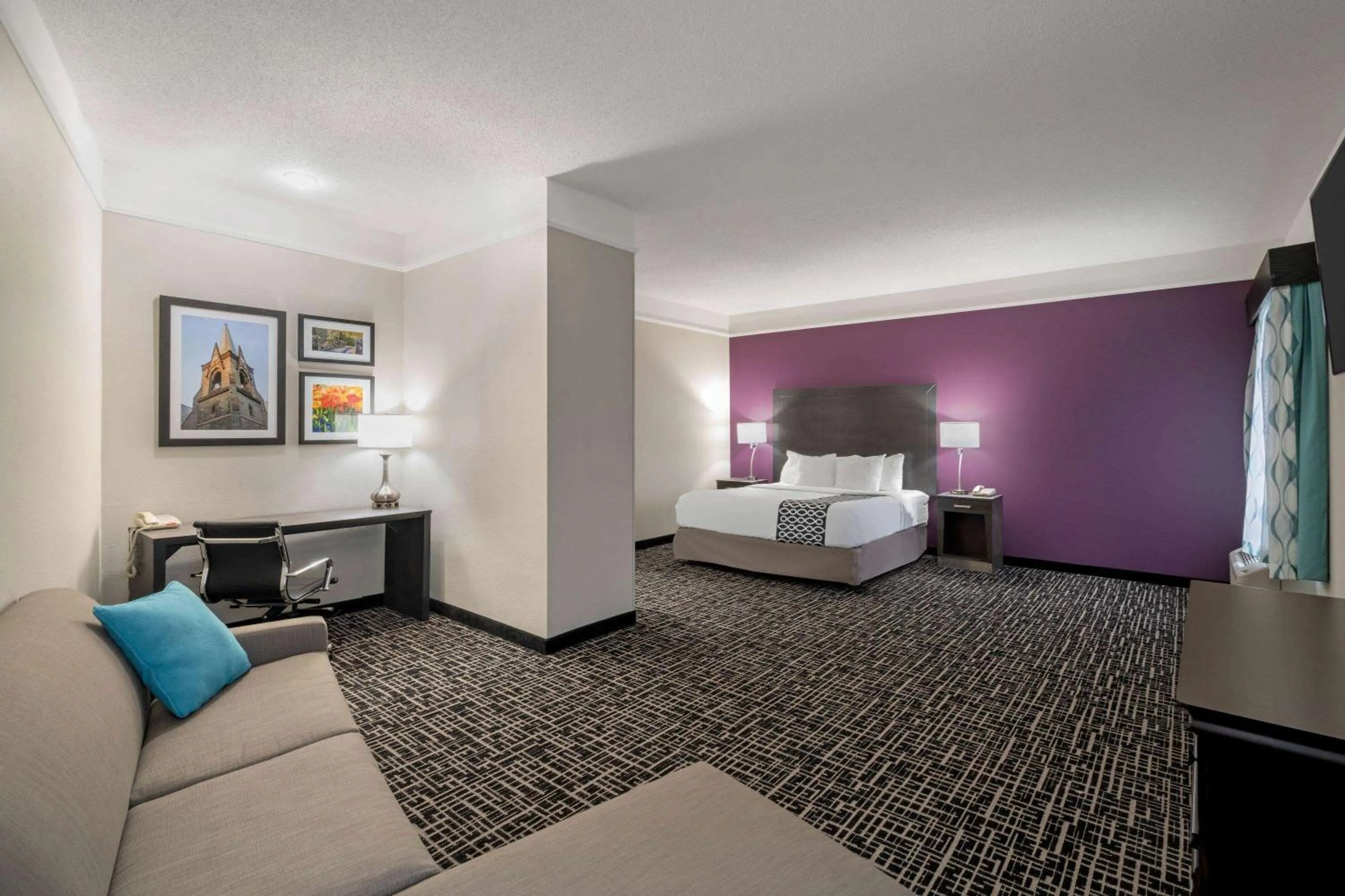 Photo of the whole room, Bed in La Quinta by Wyndham Latham Albany Airport