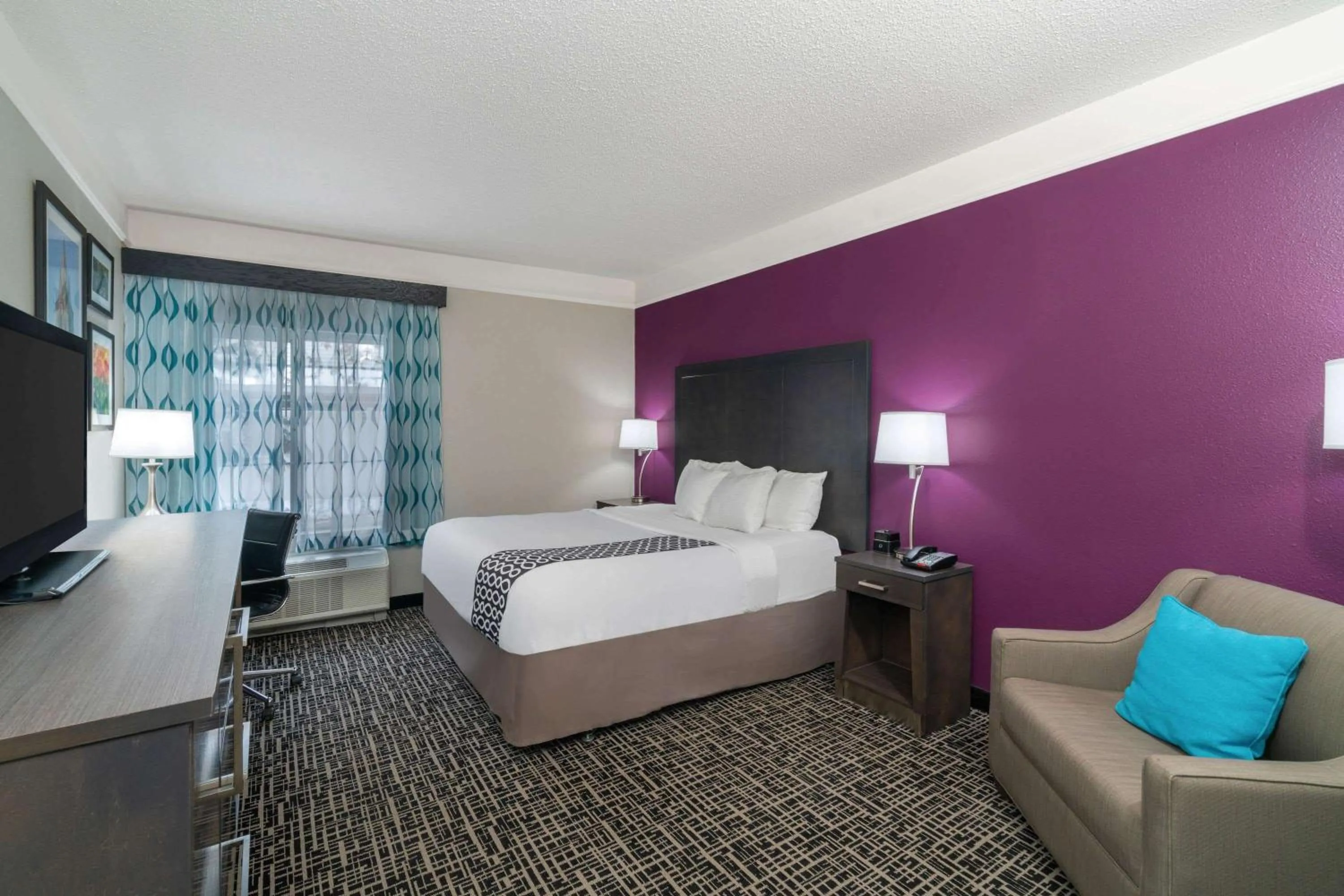 Photo of the whole room, Bed in La Quinta by Wyndham Latham Albany Airport