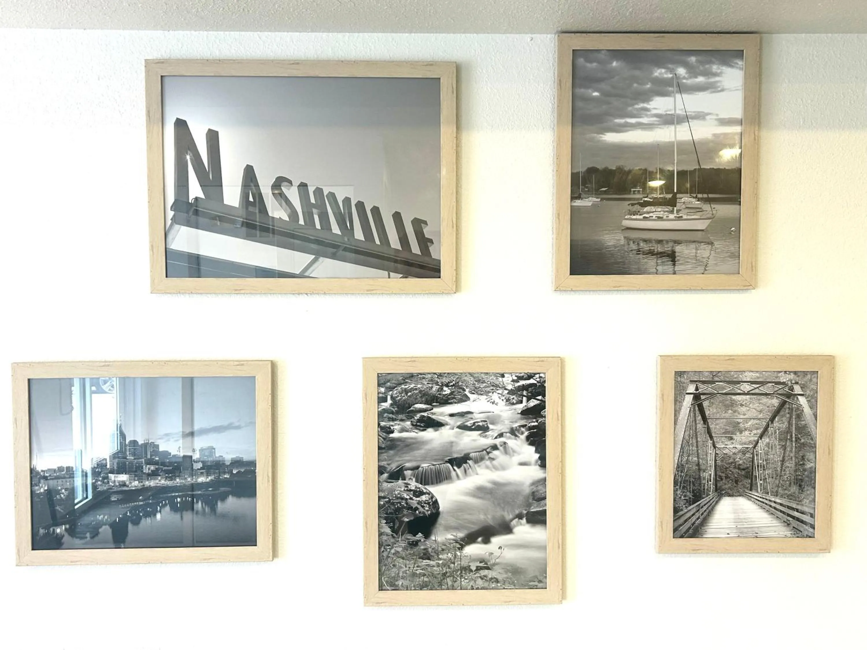 Decorative detail in WoodSpring Suites Nashville near Rivergate