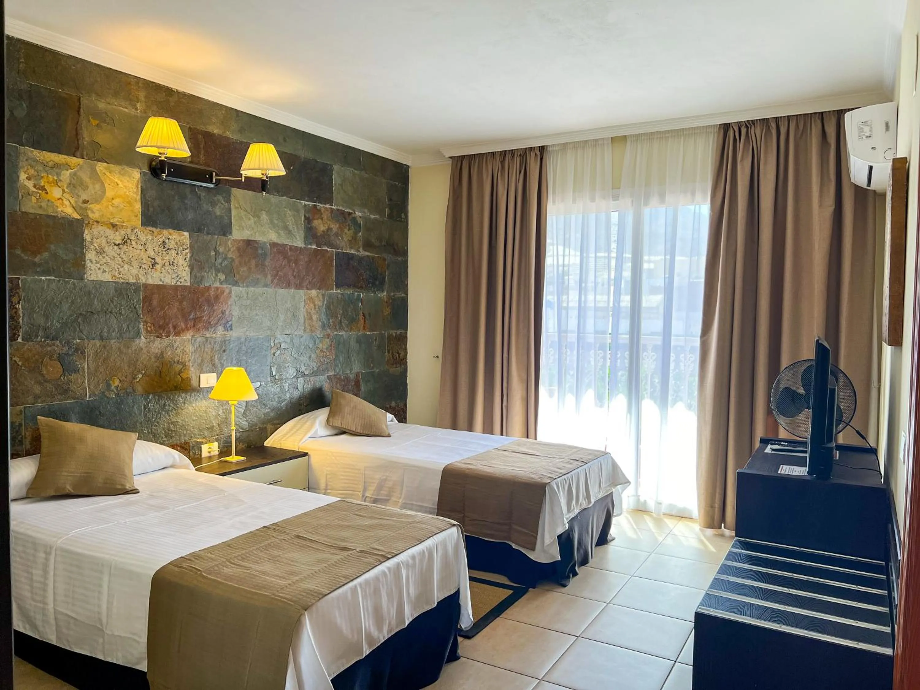 Bed in Hotel La Aldea Suites