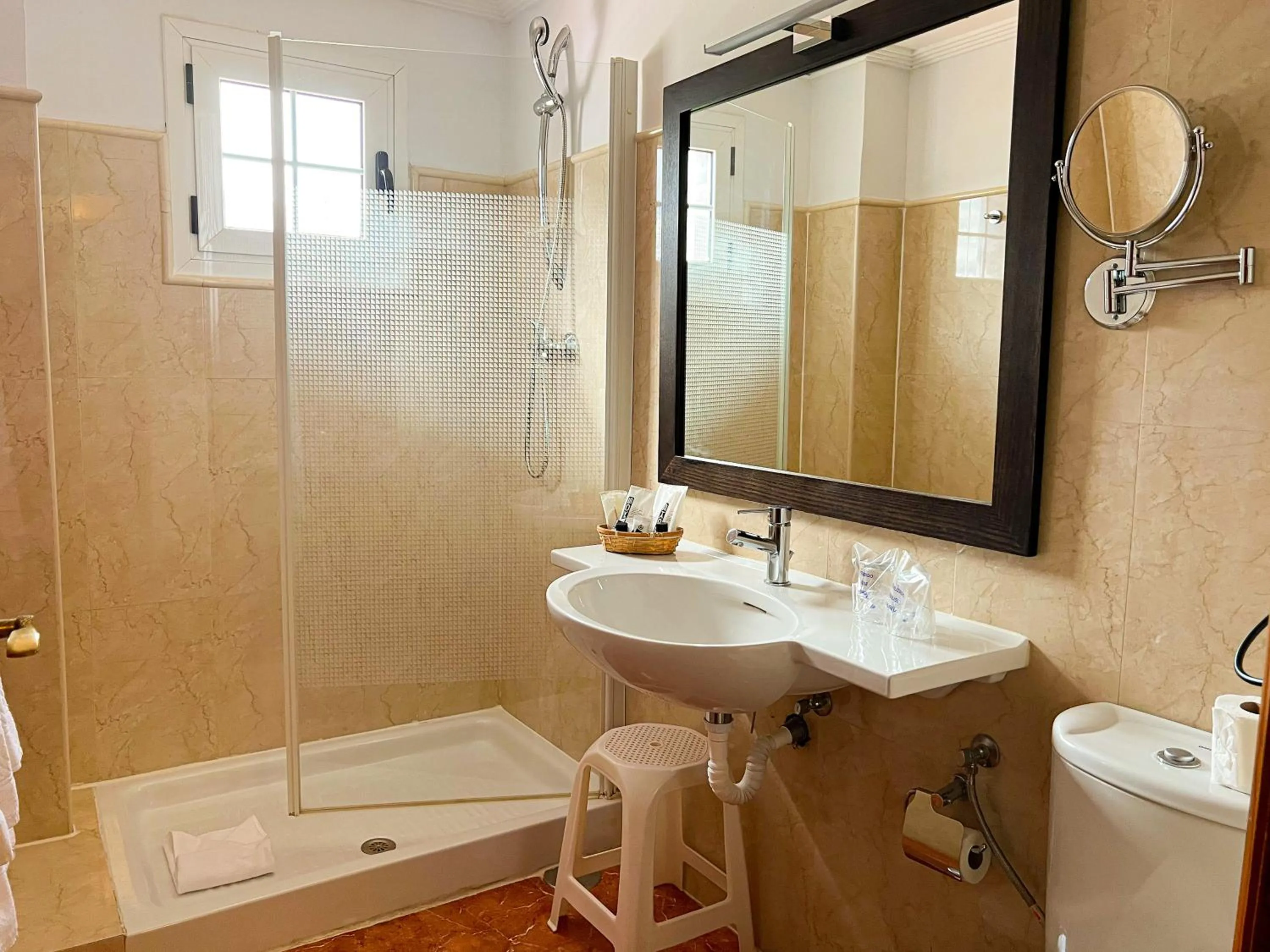 Toilet in Hotel La Aldea Suites