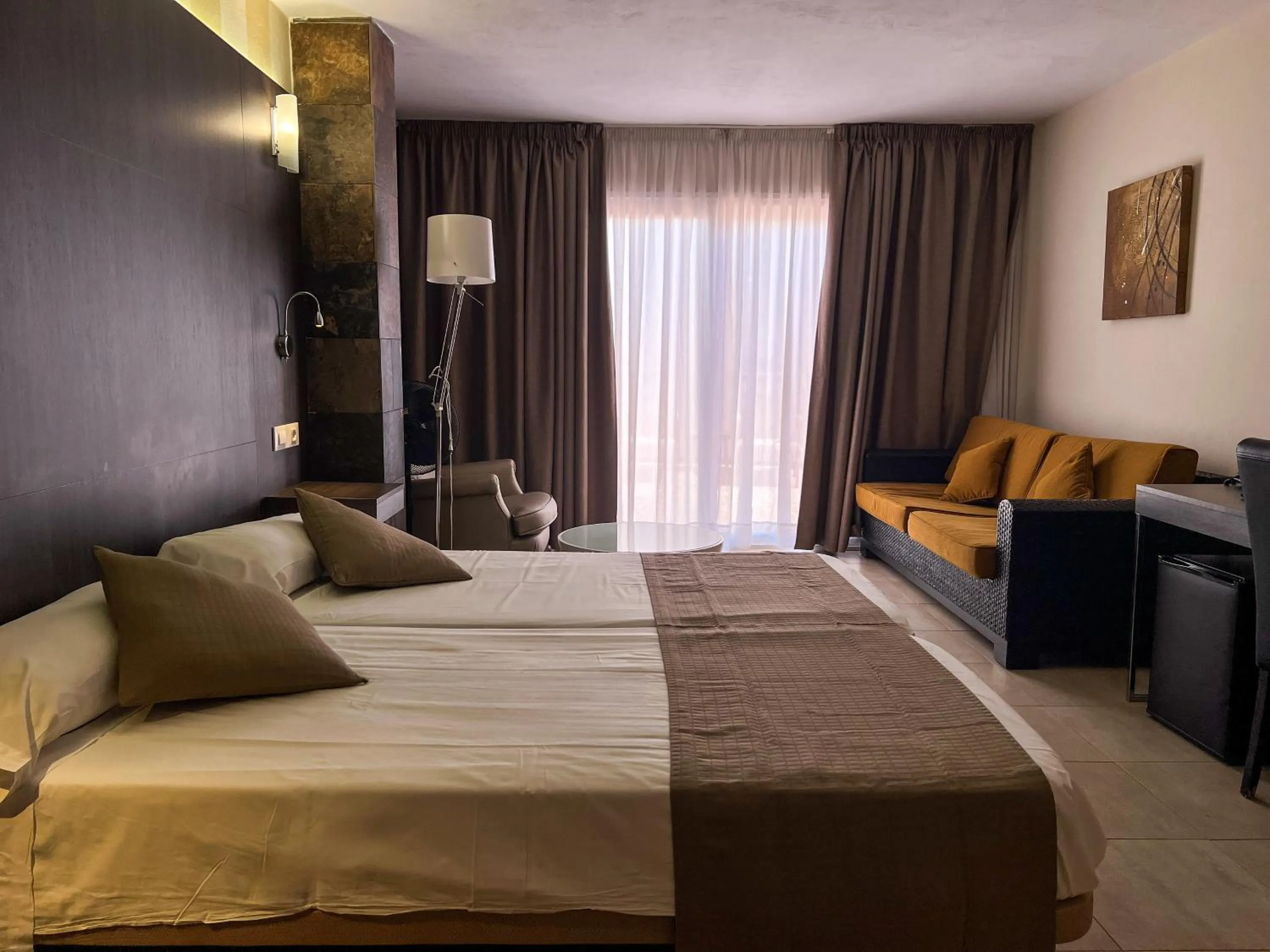 Bed in Hotel La Aldea Suites