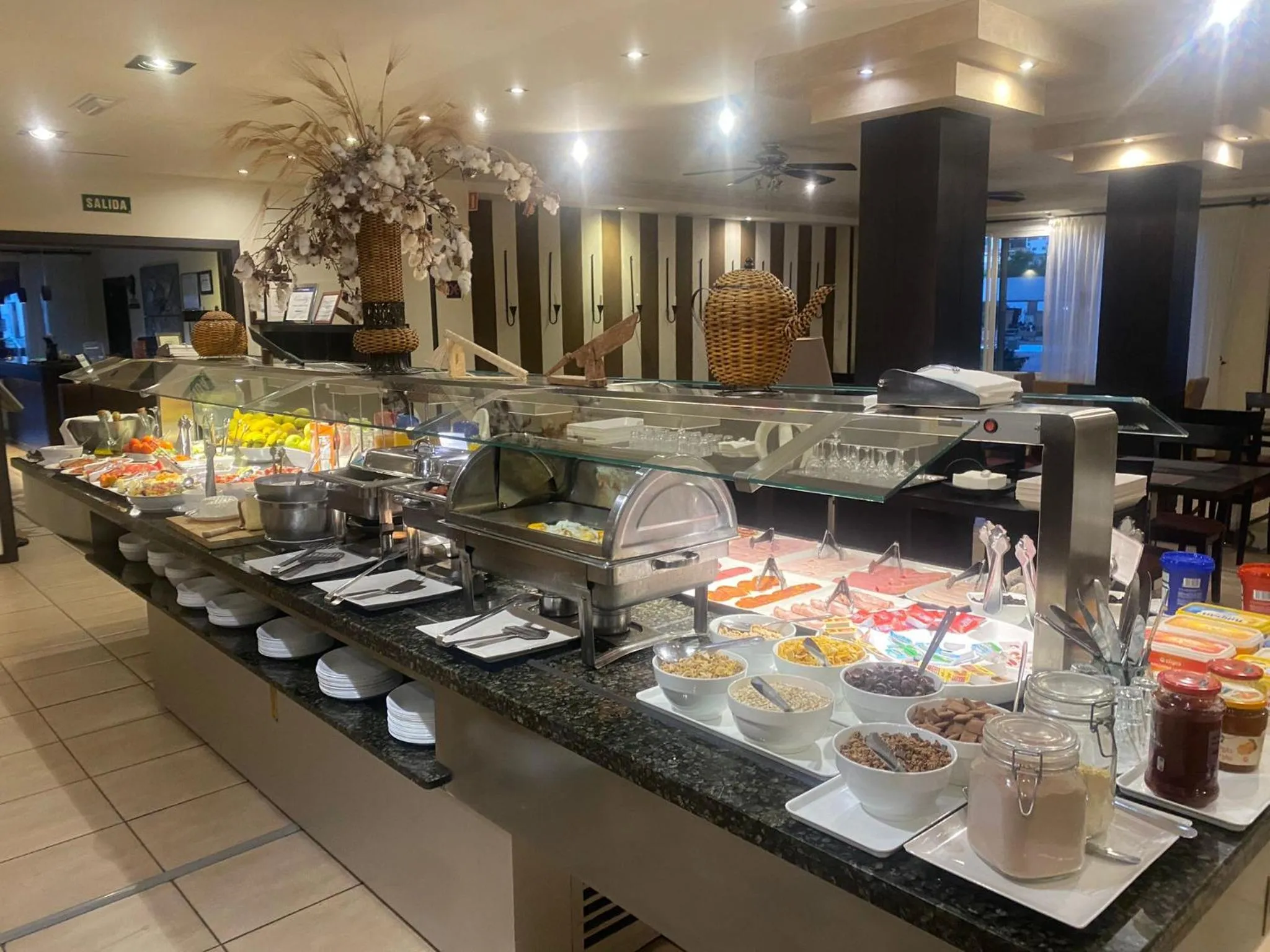 Breakfast in Hotel La Aldea Suites