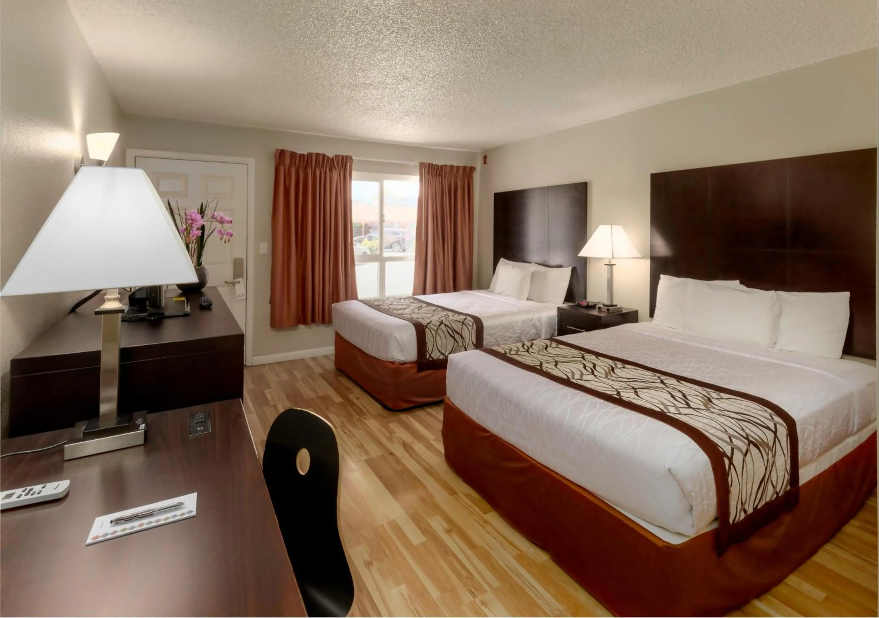 Queen Room with Two Queen Beds - Non-Smoking in Thunderbird Lodge