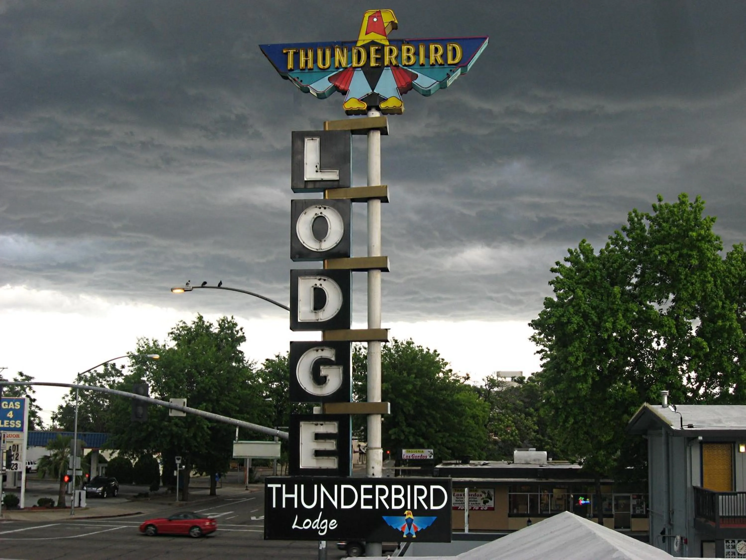 Facade/entrance in Thunderbird Lodge