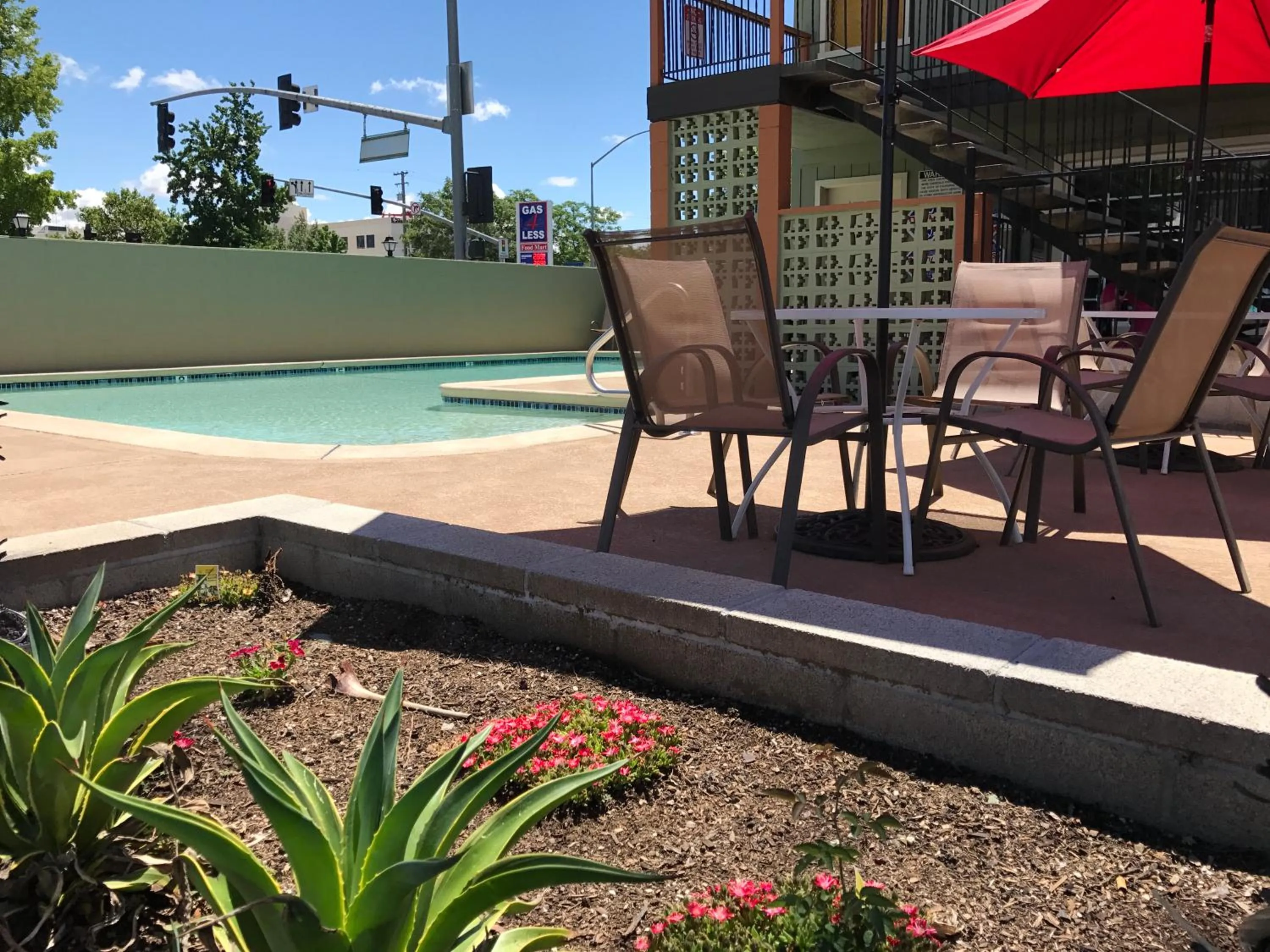 Swimming pool in Thunderbird Lodge