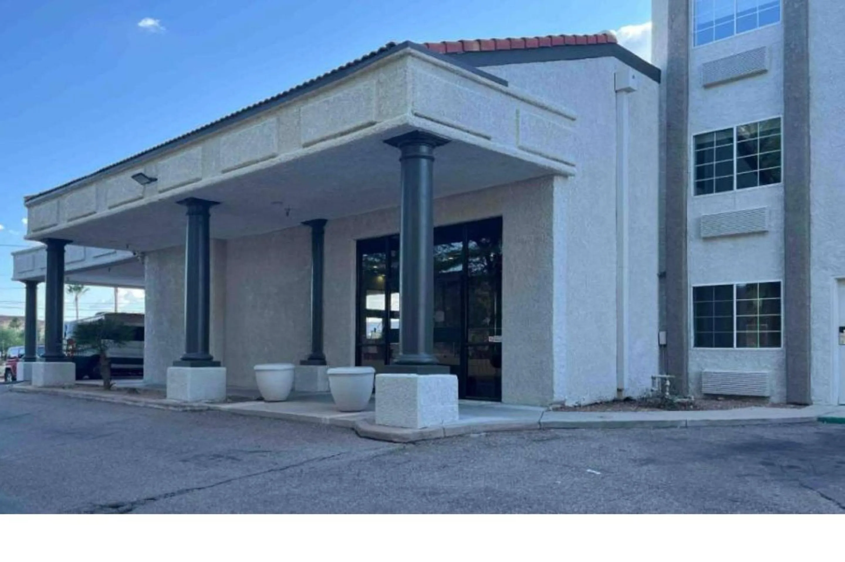 Property building in Motel 6 Tucson, AZ Airport Kino Sports Complex