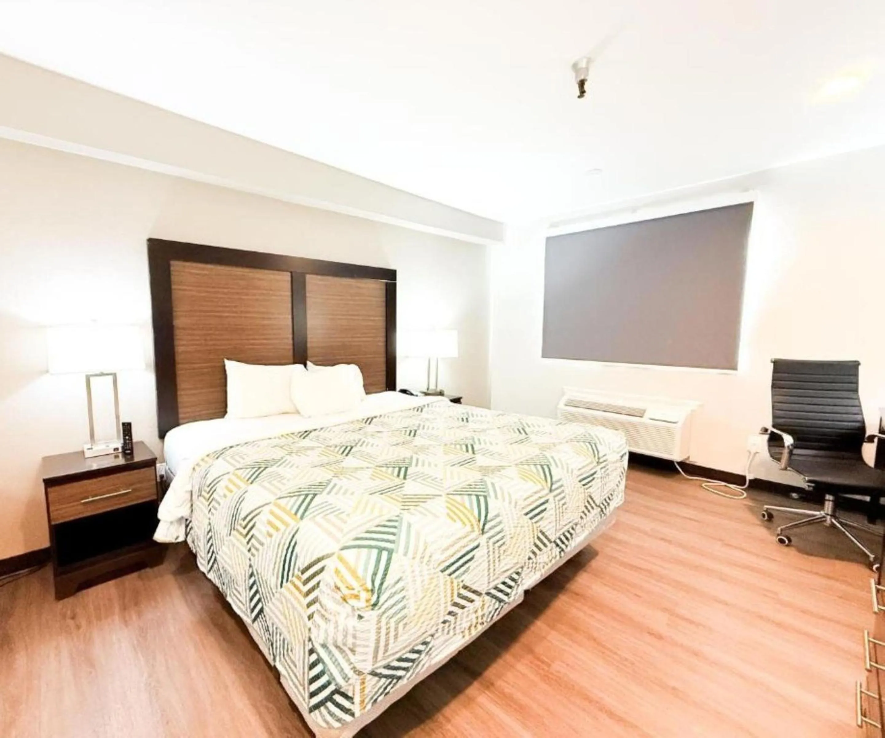 Bedroom, Bed in Motel 6 Tucson, AZ Airport Kino Sports Complex