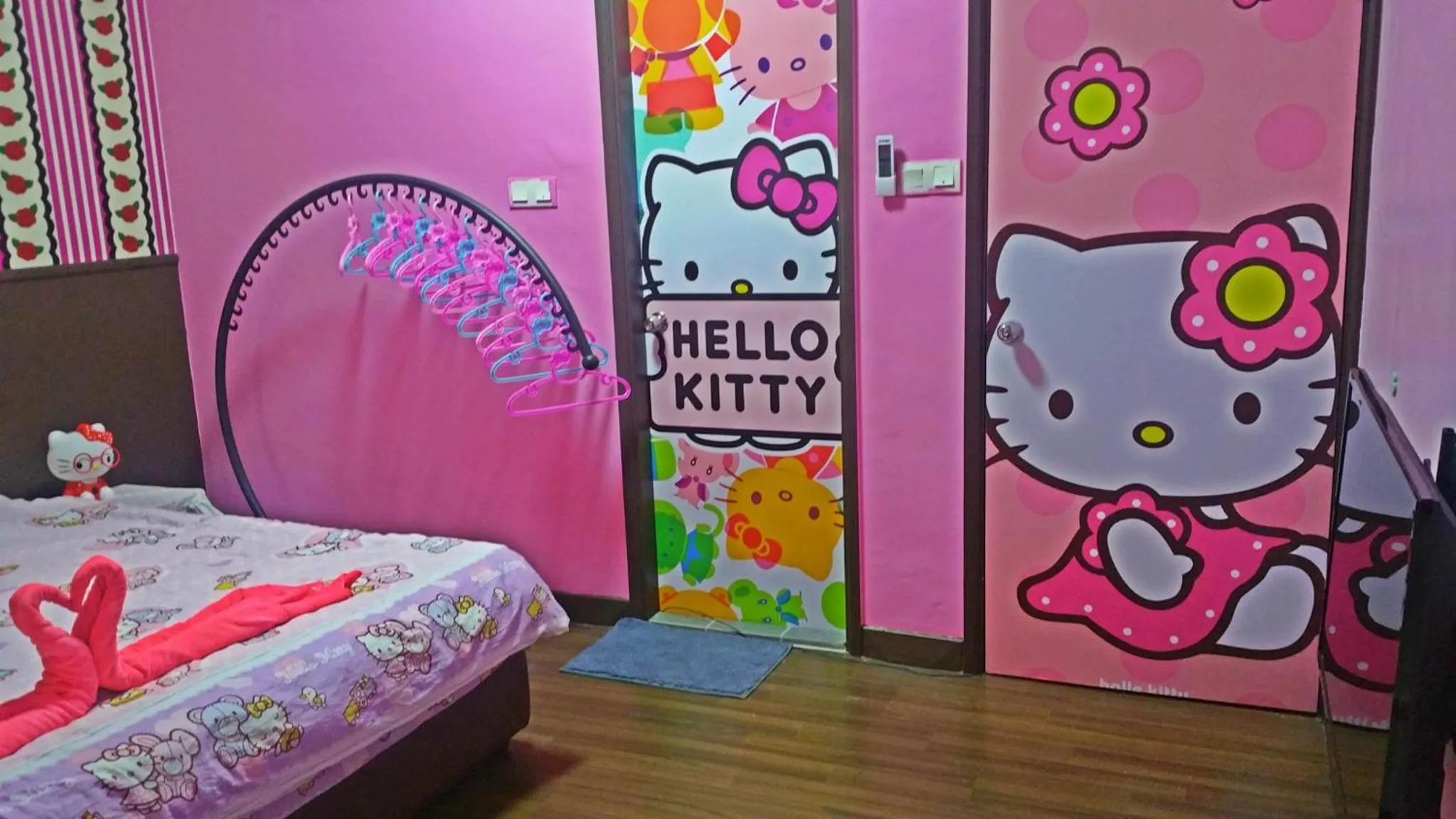 Bedroom, Bed in Hello Kitty Signature Suite