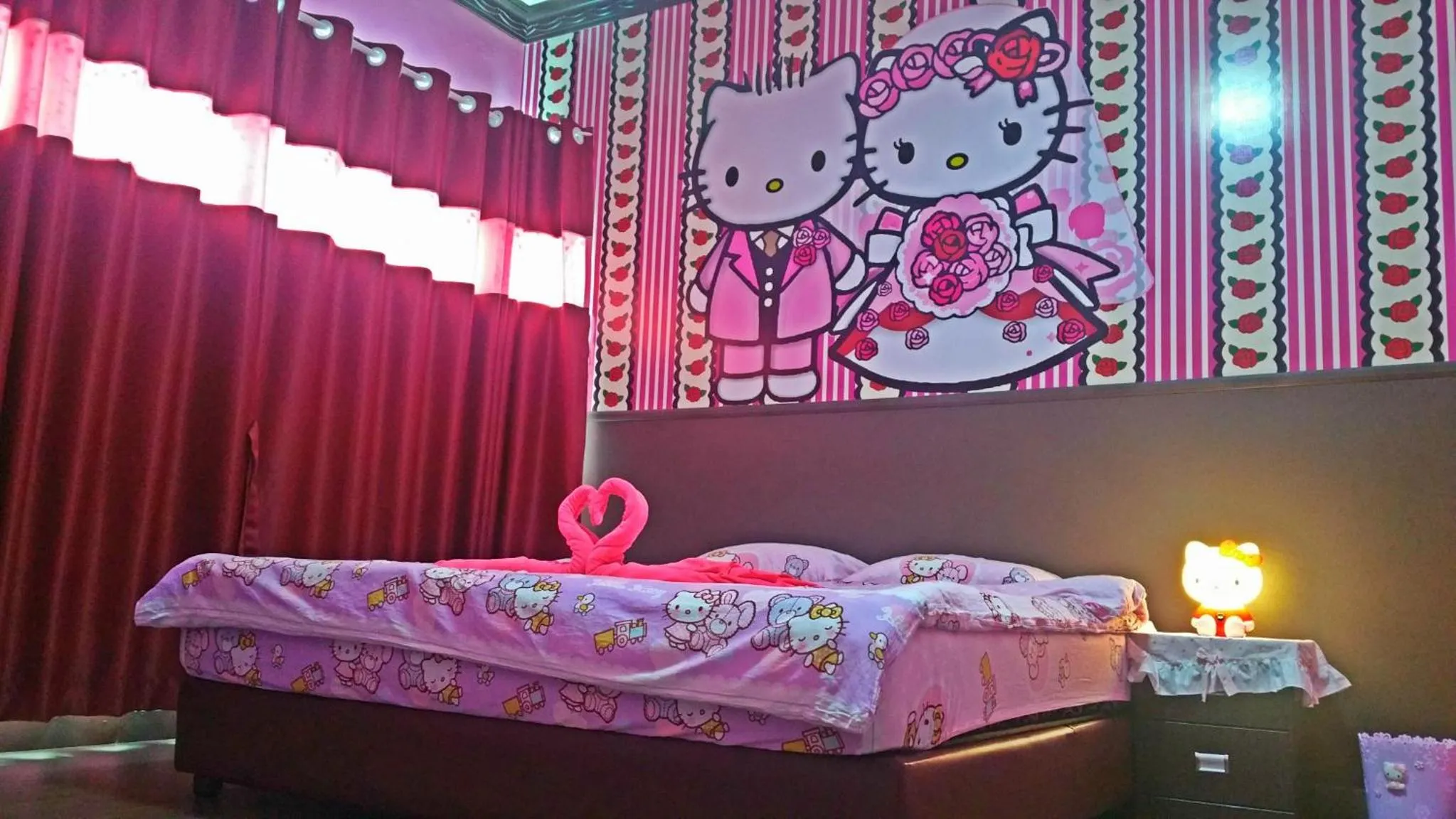 Bedroom, Bed in Hello Kitty Signature Suite