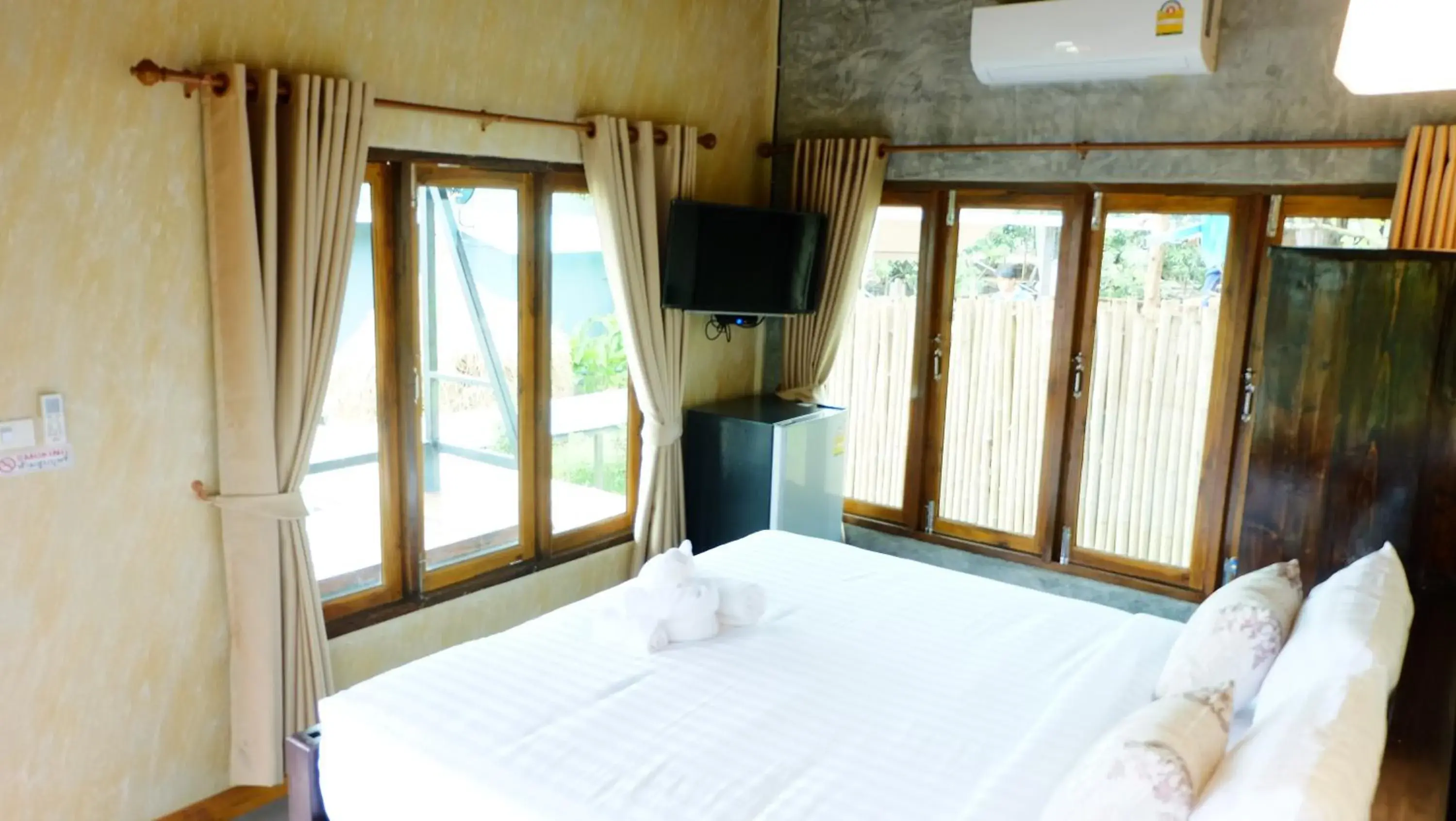 Deluxe Double Room with Balcony in Nok Chan Mee Na Deluxe Double Room with Balcony in Nok Chan Mee Na