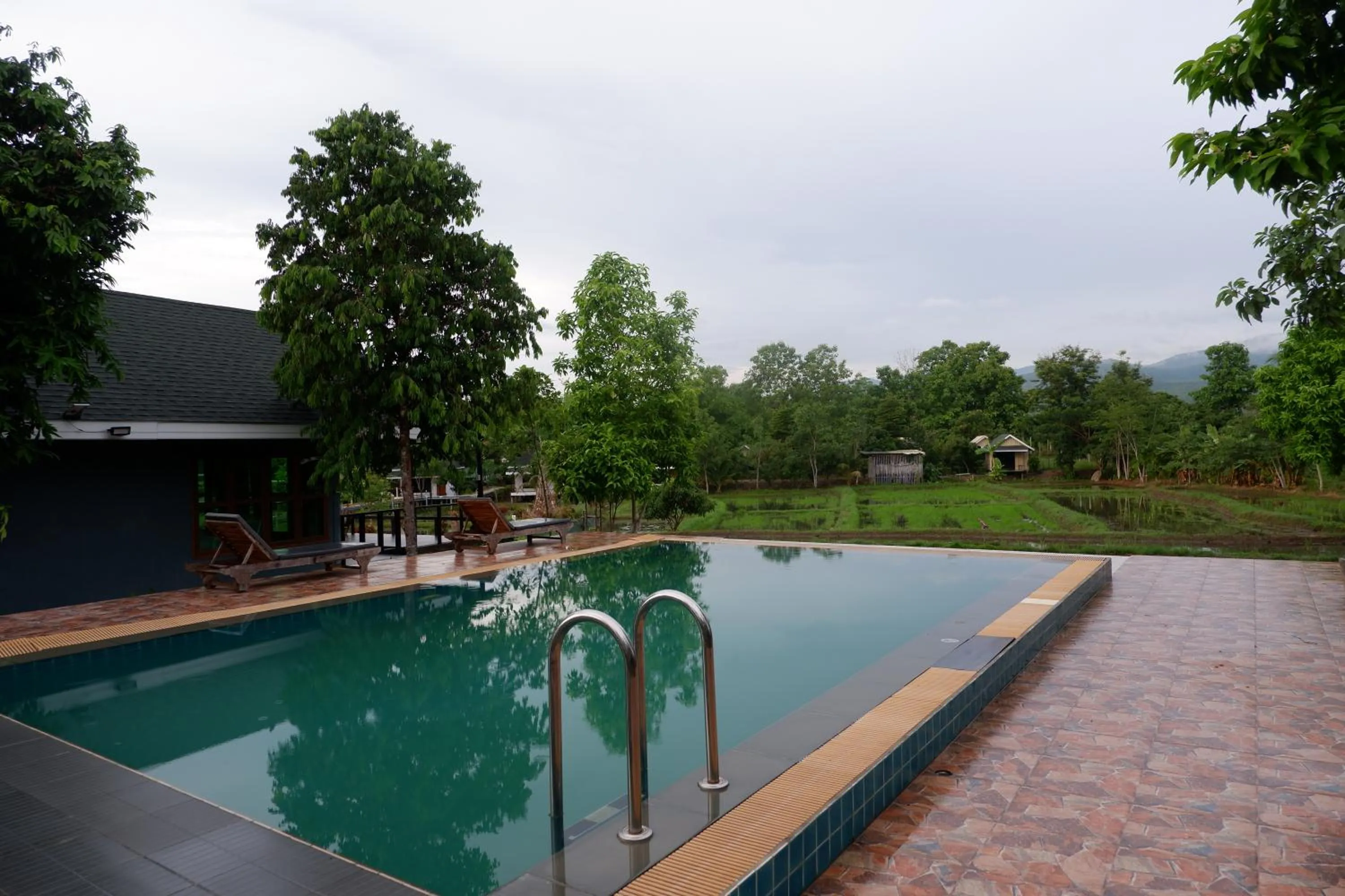 Swimming pool in Nok Chan Mee Na