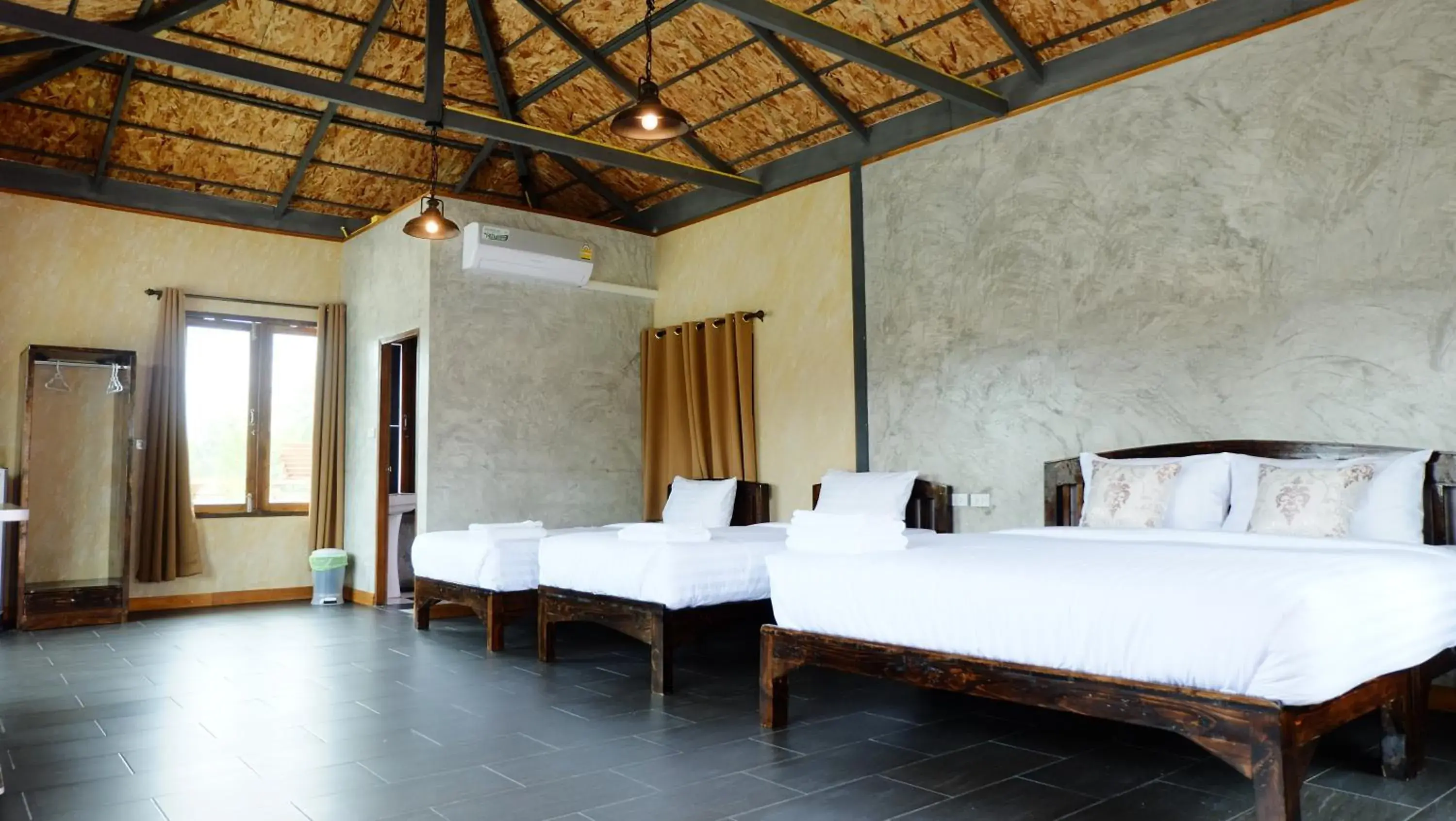 Family Room in Nok Chan Mee Na Family Room in Nok Chan Mee Na