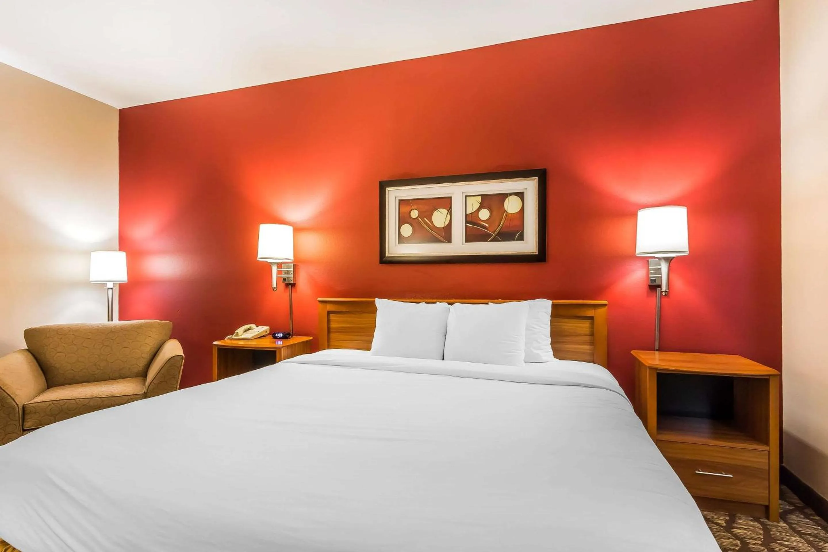 Photo of the whole room, Bed in Quality Inn & Suites Chesterfield Village