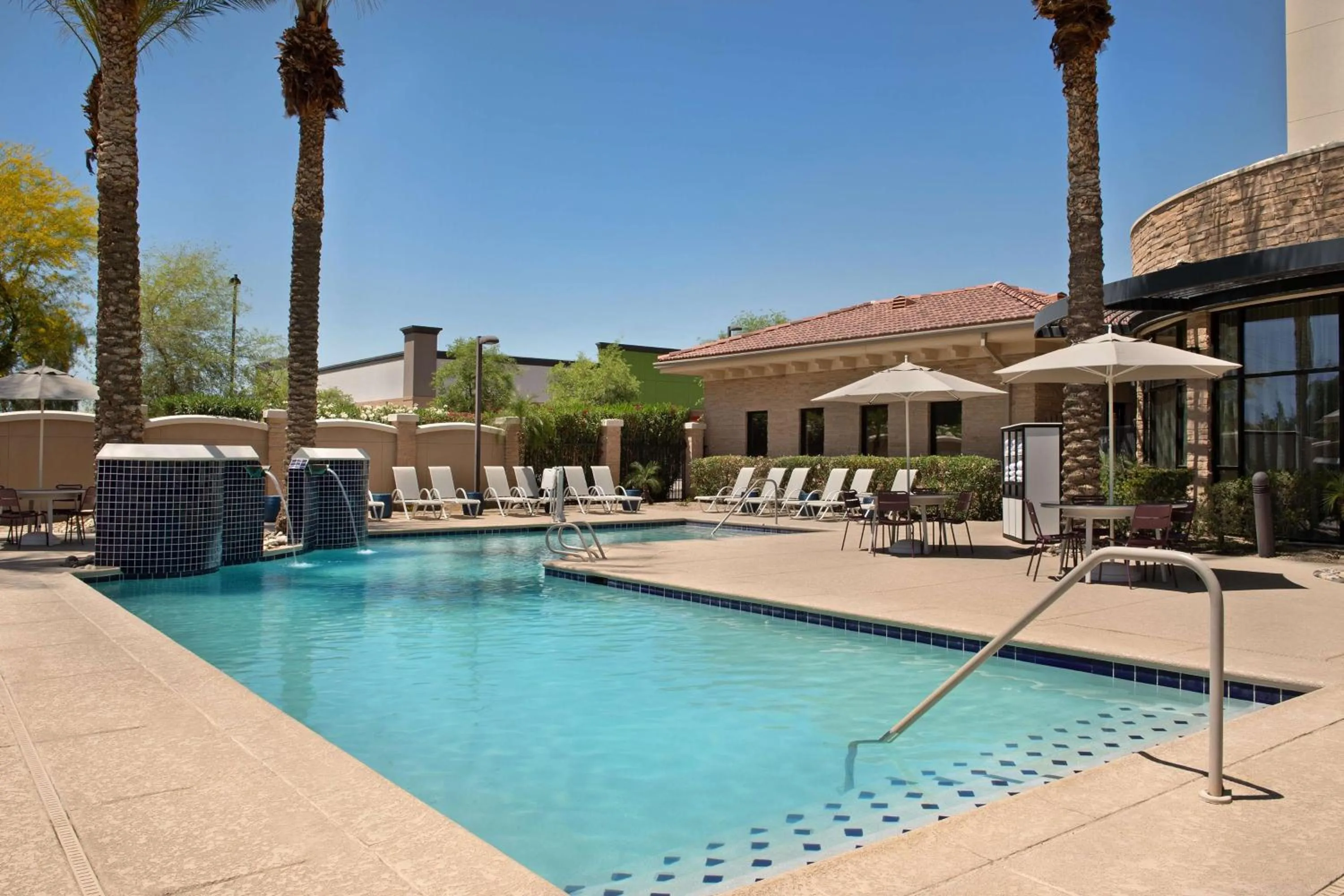 Pool view in Hilton Phoenix Chandler