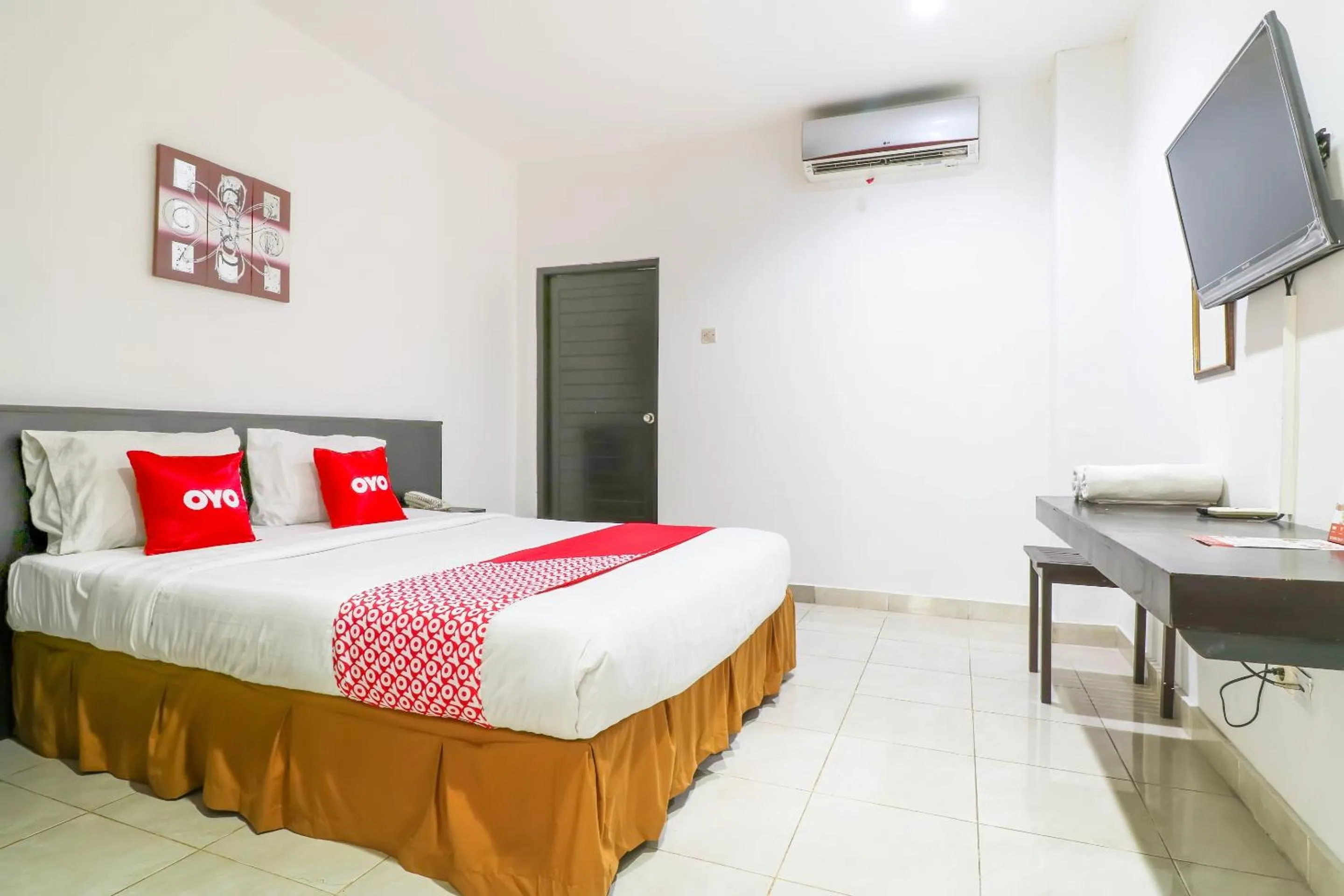 Bedroom, Bed in Capital O 1666 Grand Pudjawan Hotel Near Kuta Beach