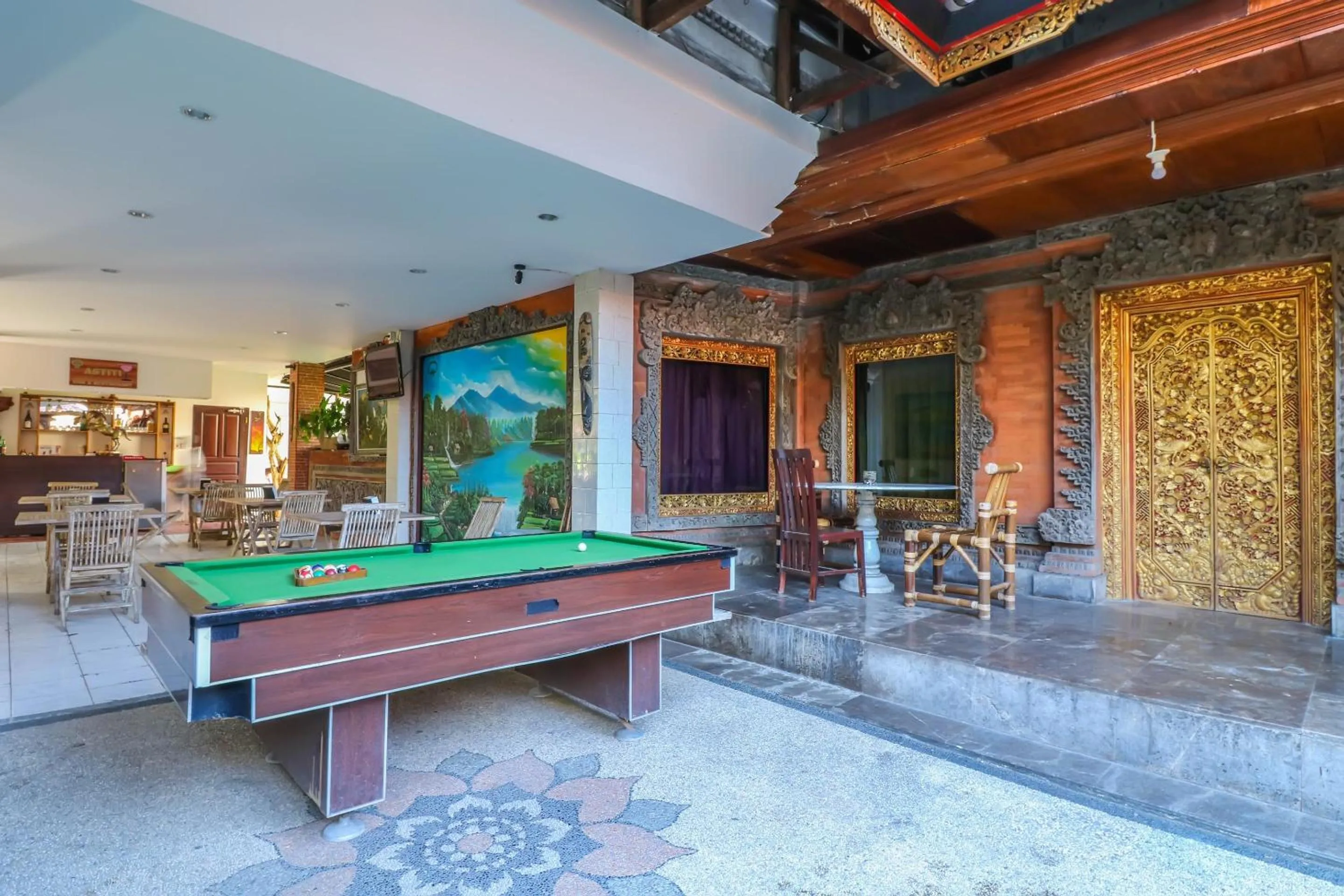 Entertainment in Capital O 1666 Grand Pudjawan Hotel Near Kuta Beach