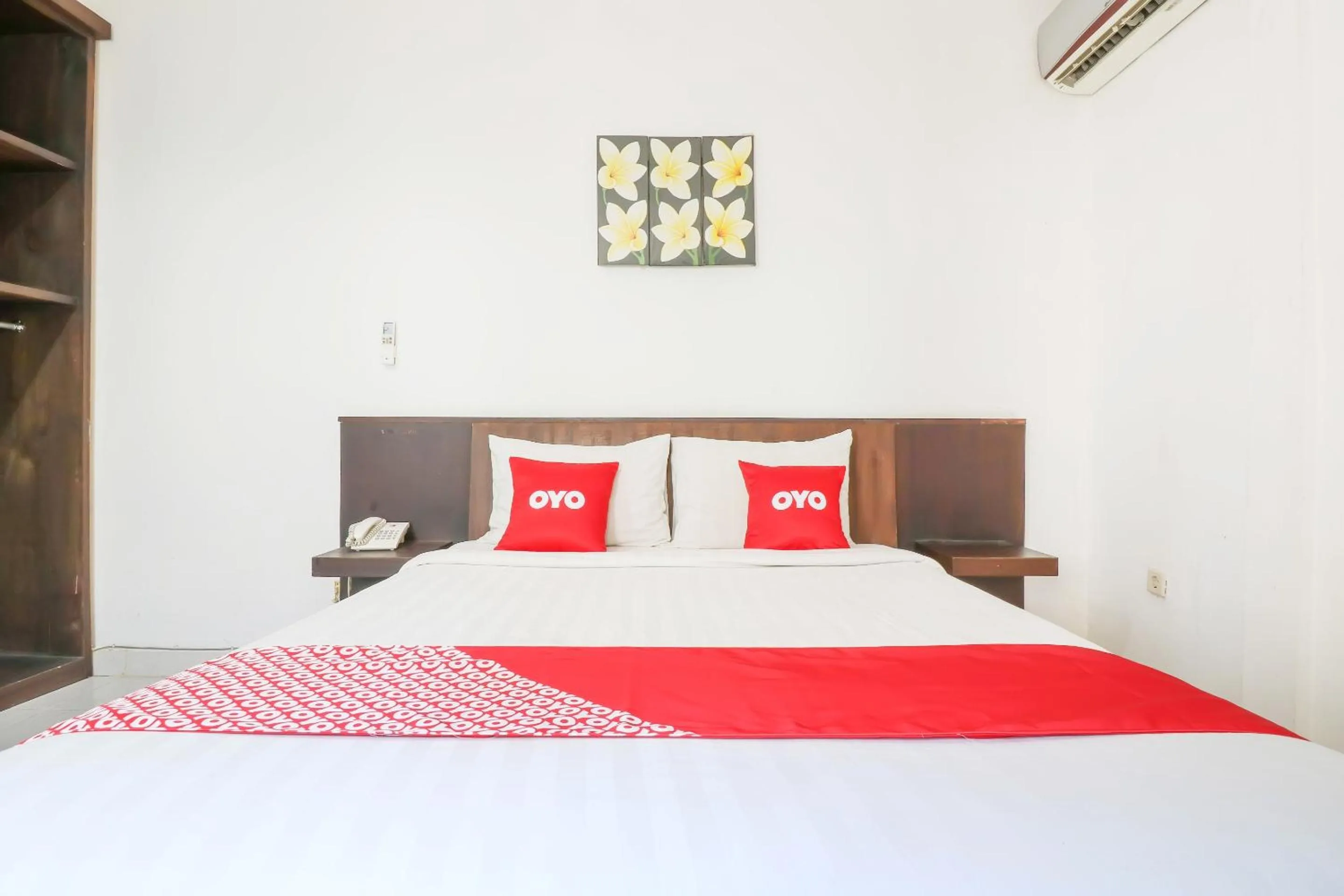 Bedroom, Bed in Capital O 1666 Grand Pudjawan Hotel Near Kuta Beach