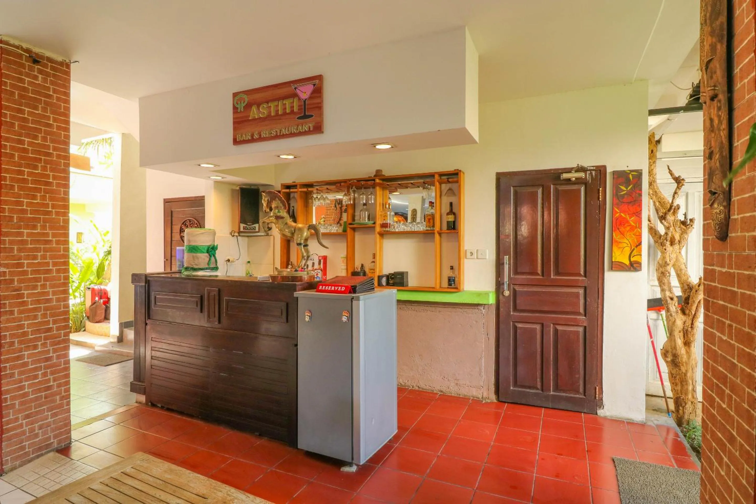 Restaurant/places to eat in Capital O 1666 Grand Pudjawan Hotel Near Kuta Beach