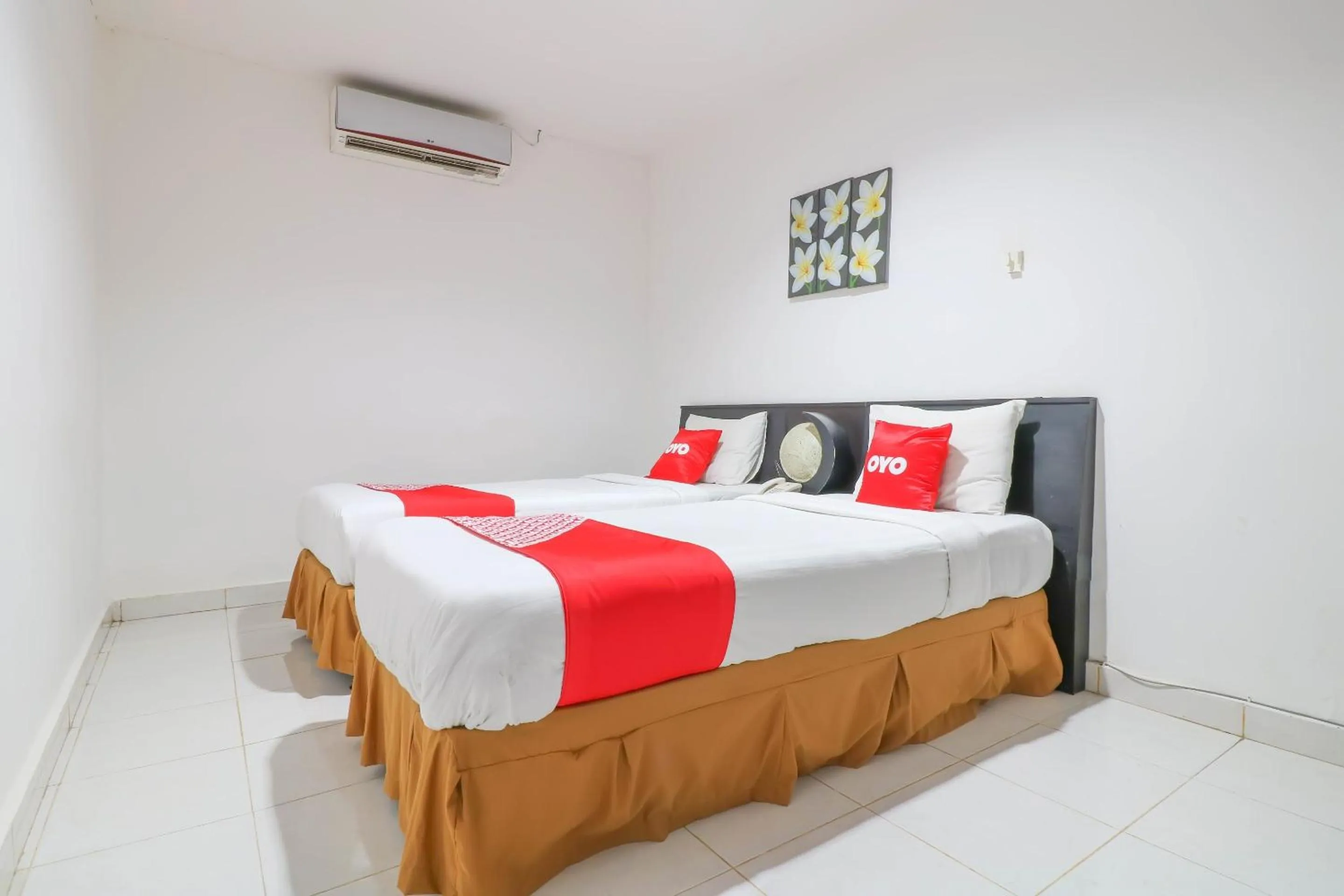 Bedroom, Bed in Capital O 1666 Grand Pudjawan Hotel Near Kuta Beach