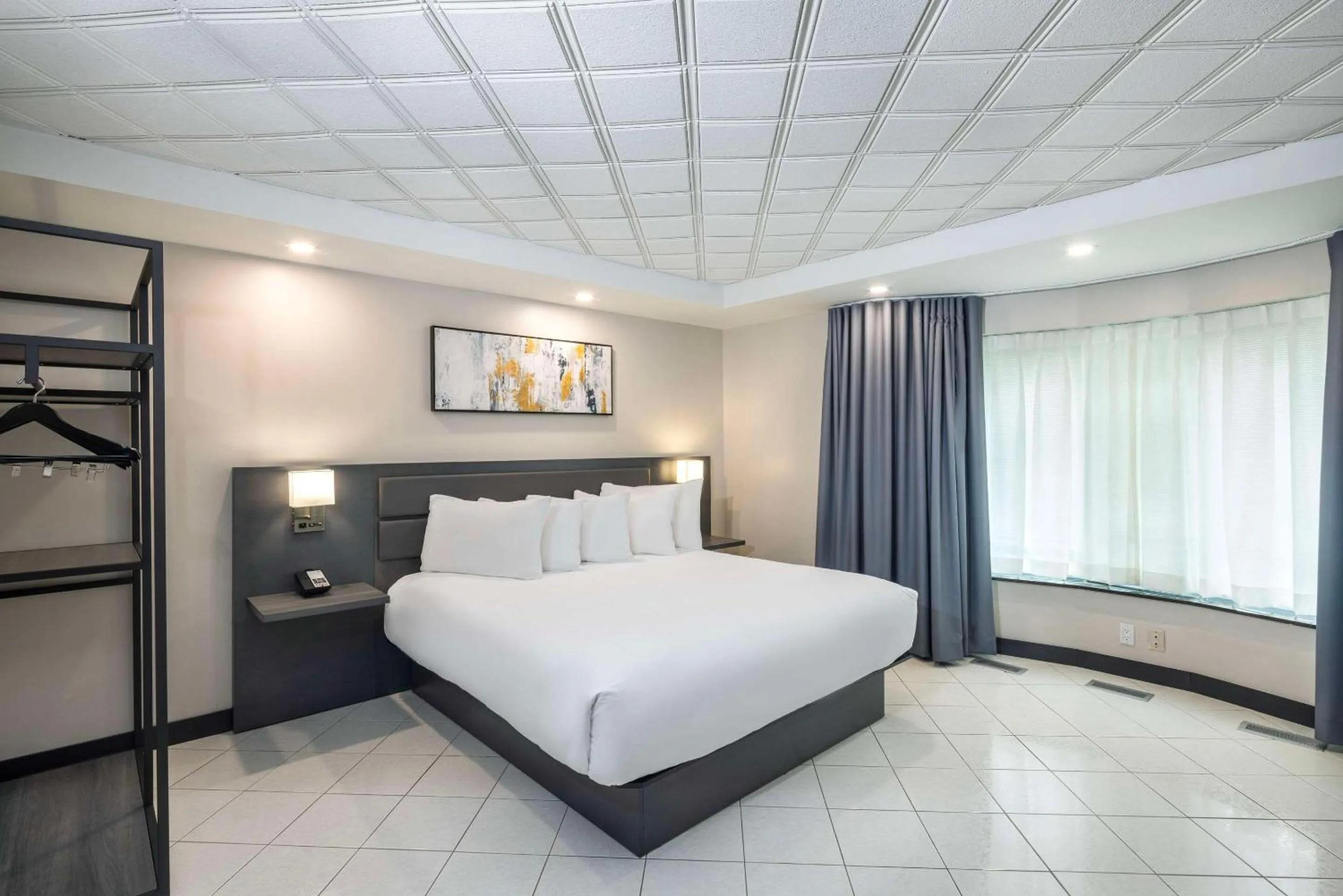 Bedroom, Bed in Les Suites de Laviolette, an Ascend Collection Hotel