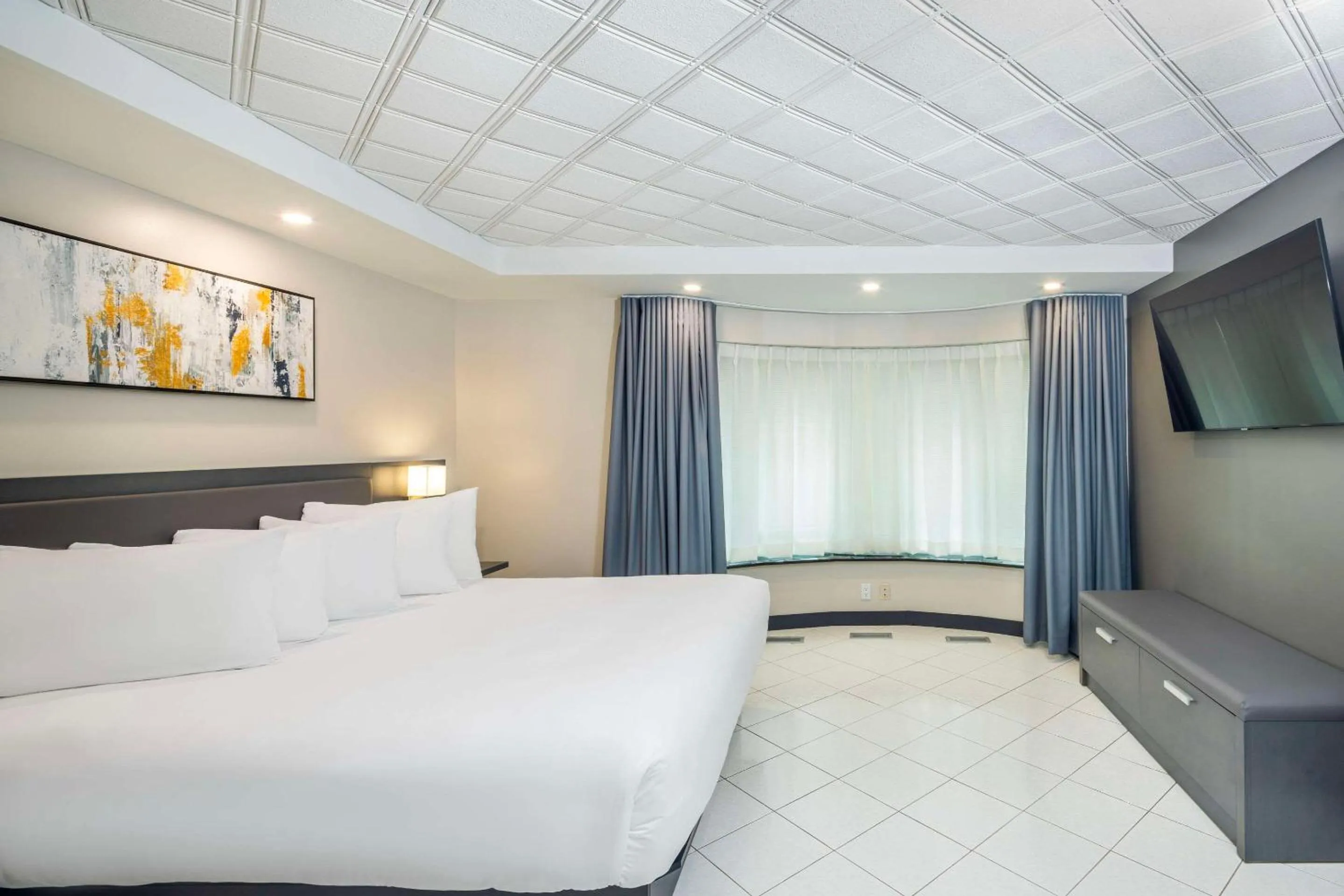 Bedroom, Bed in Les Suites de Laviolette, an Ascend Collection Hotel