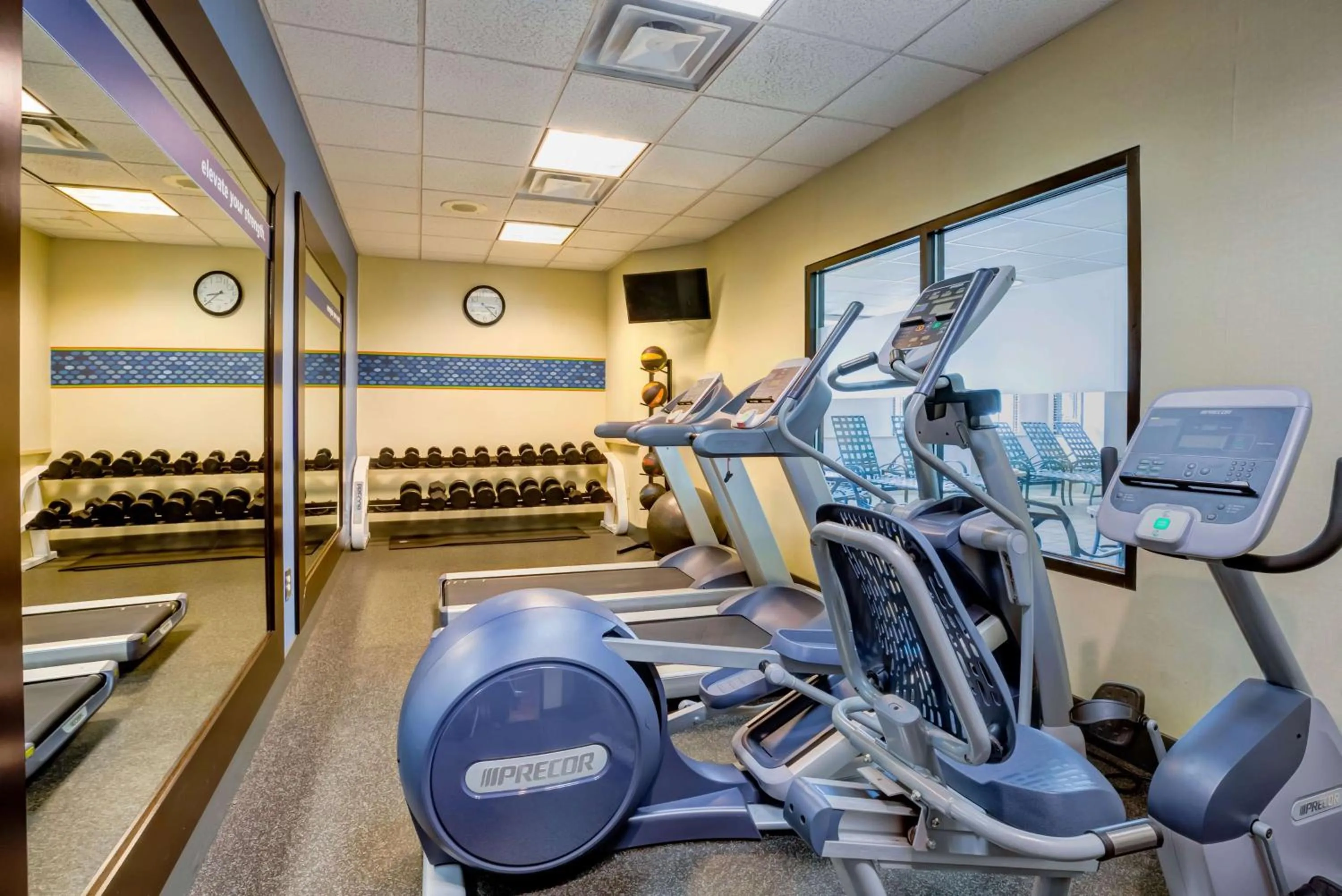 Fitness centre/facilities in Hampton Inn Boston-Norwood