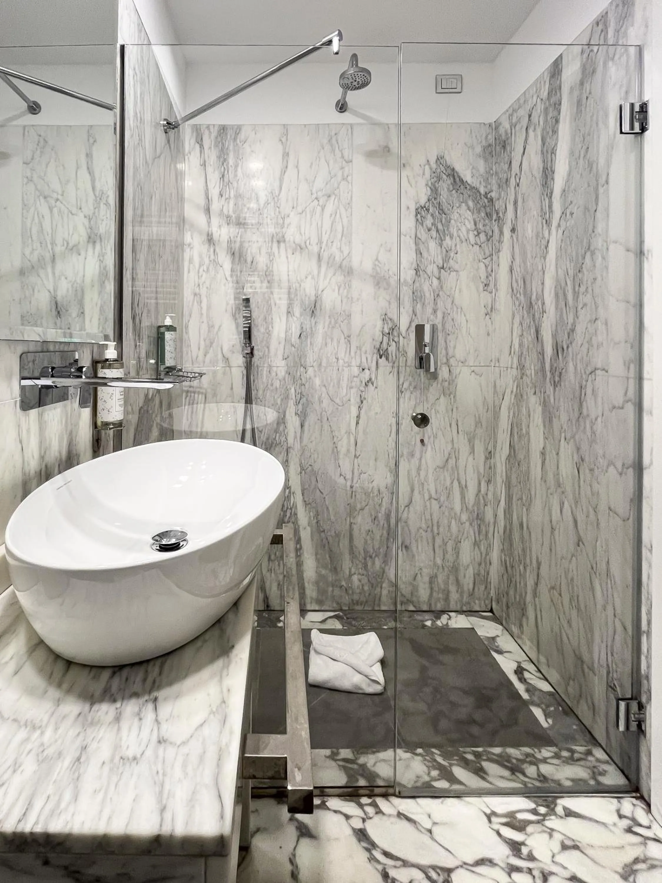 Shower in Hotel la Scala