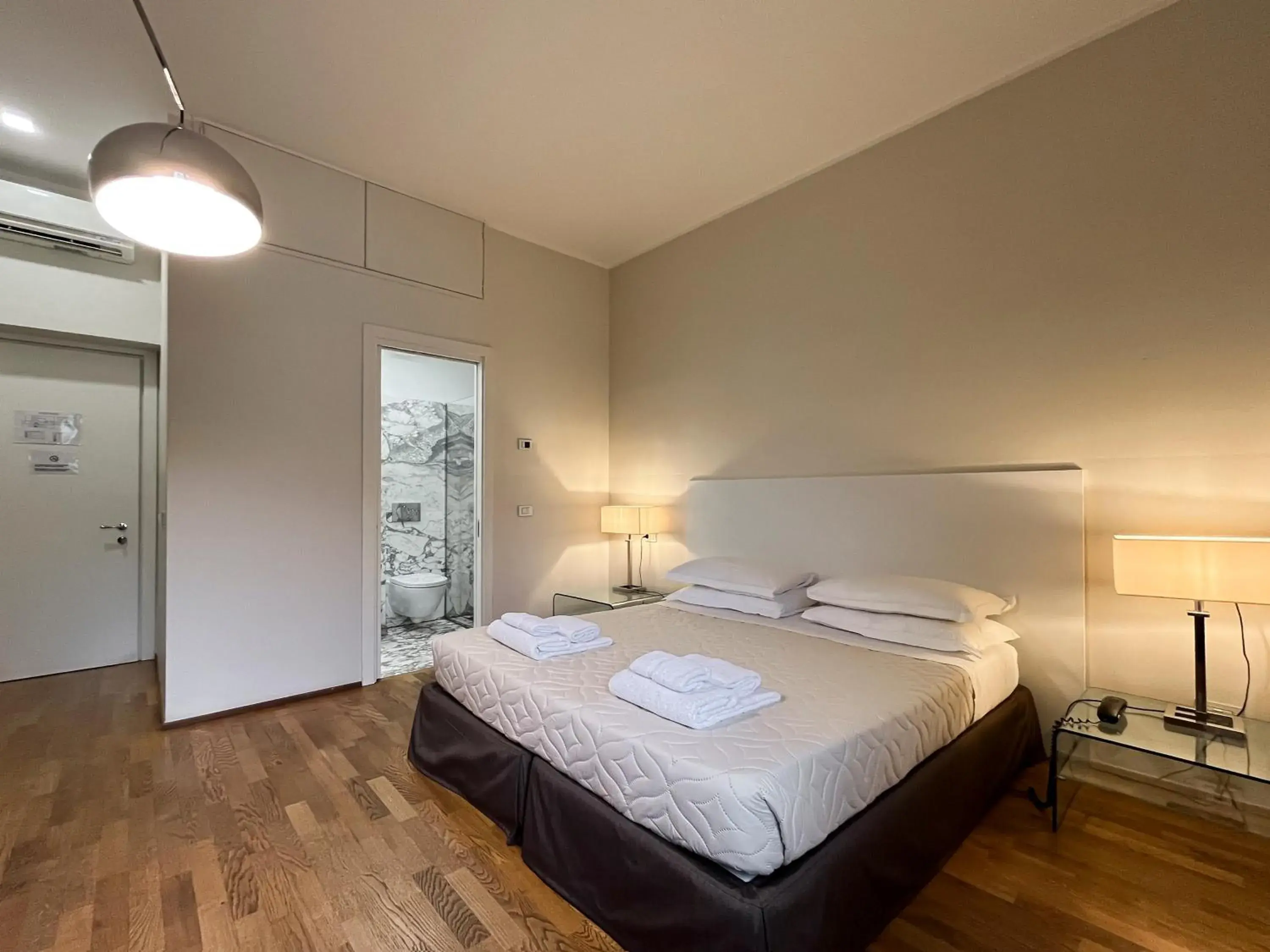 Standard Double Room or Twin Room - single occupancy in Hotel la Scala Standard Double Room or Twin Room - single occupancy in Hotel la Scala