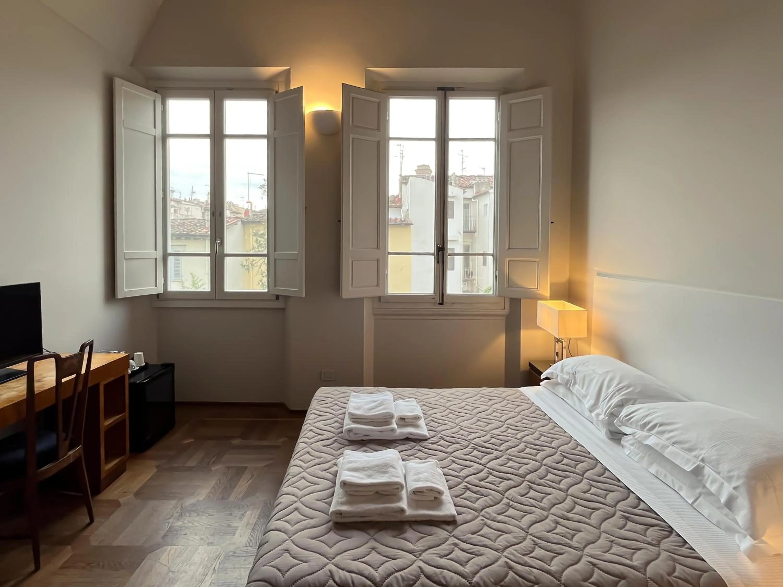 TV and multimedia, Bed in Hotel la Scala