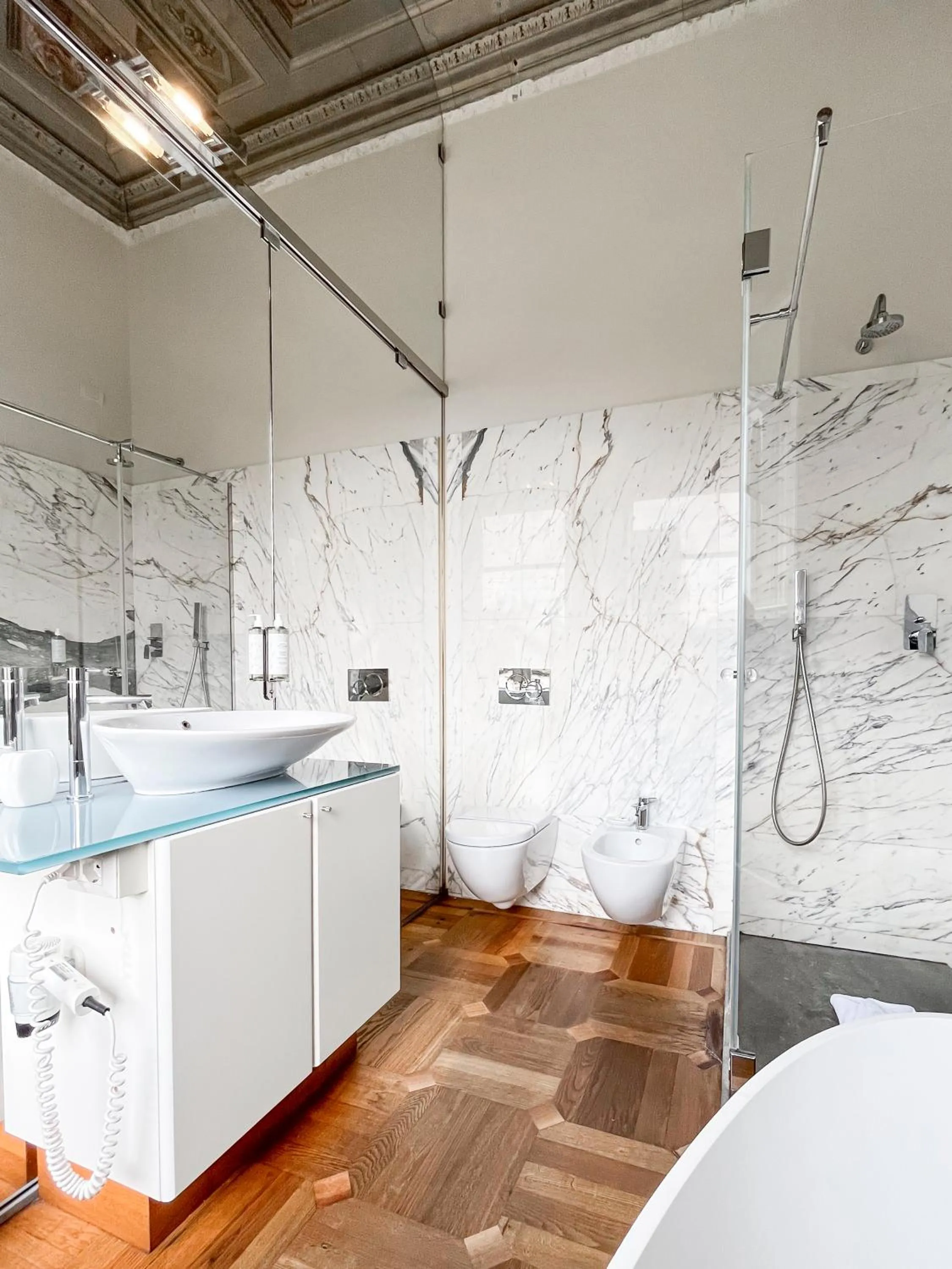 Shower in Hotel la Scala