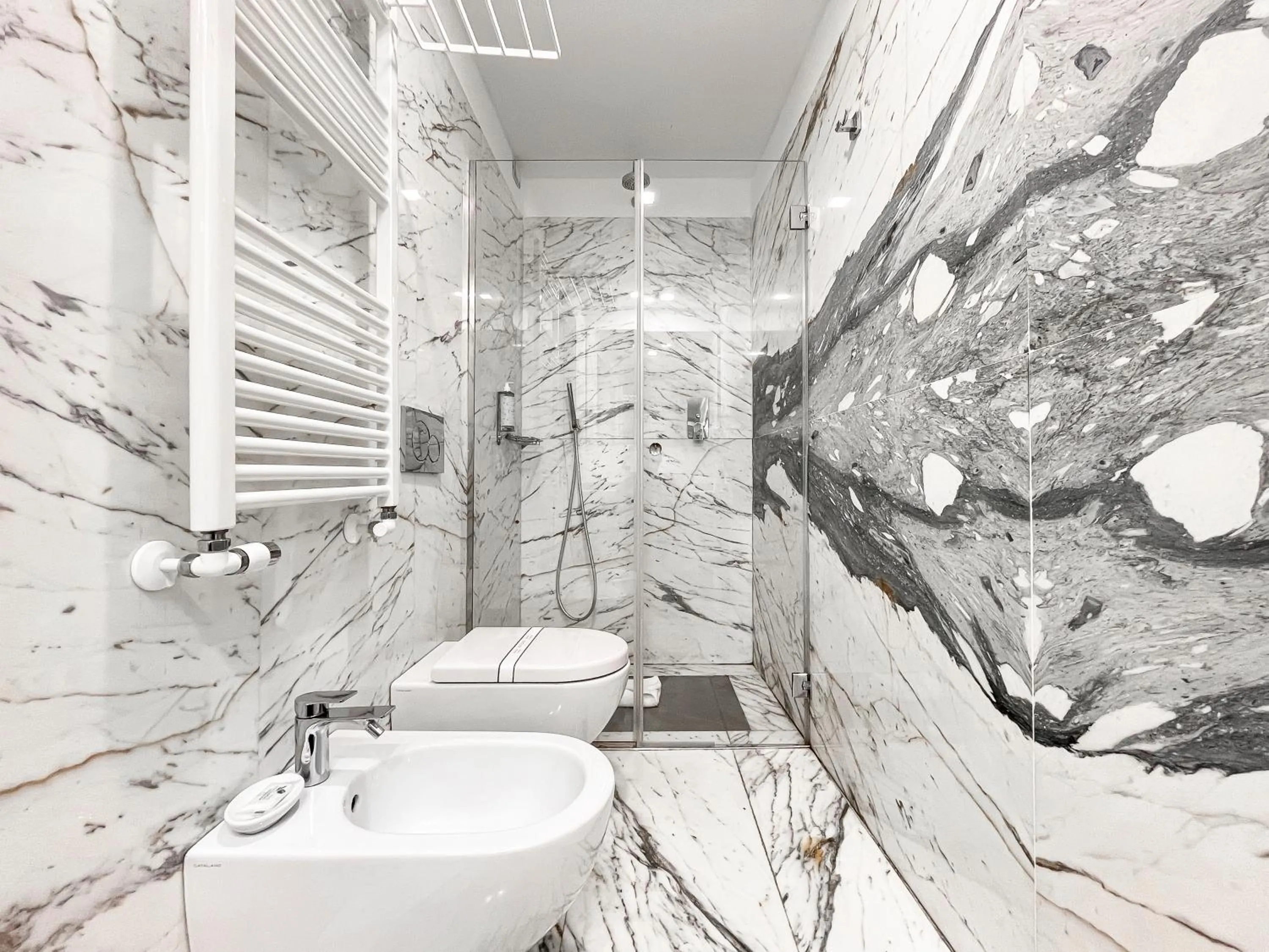 Shower in Hotel la Scala