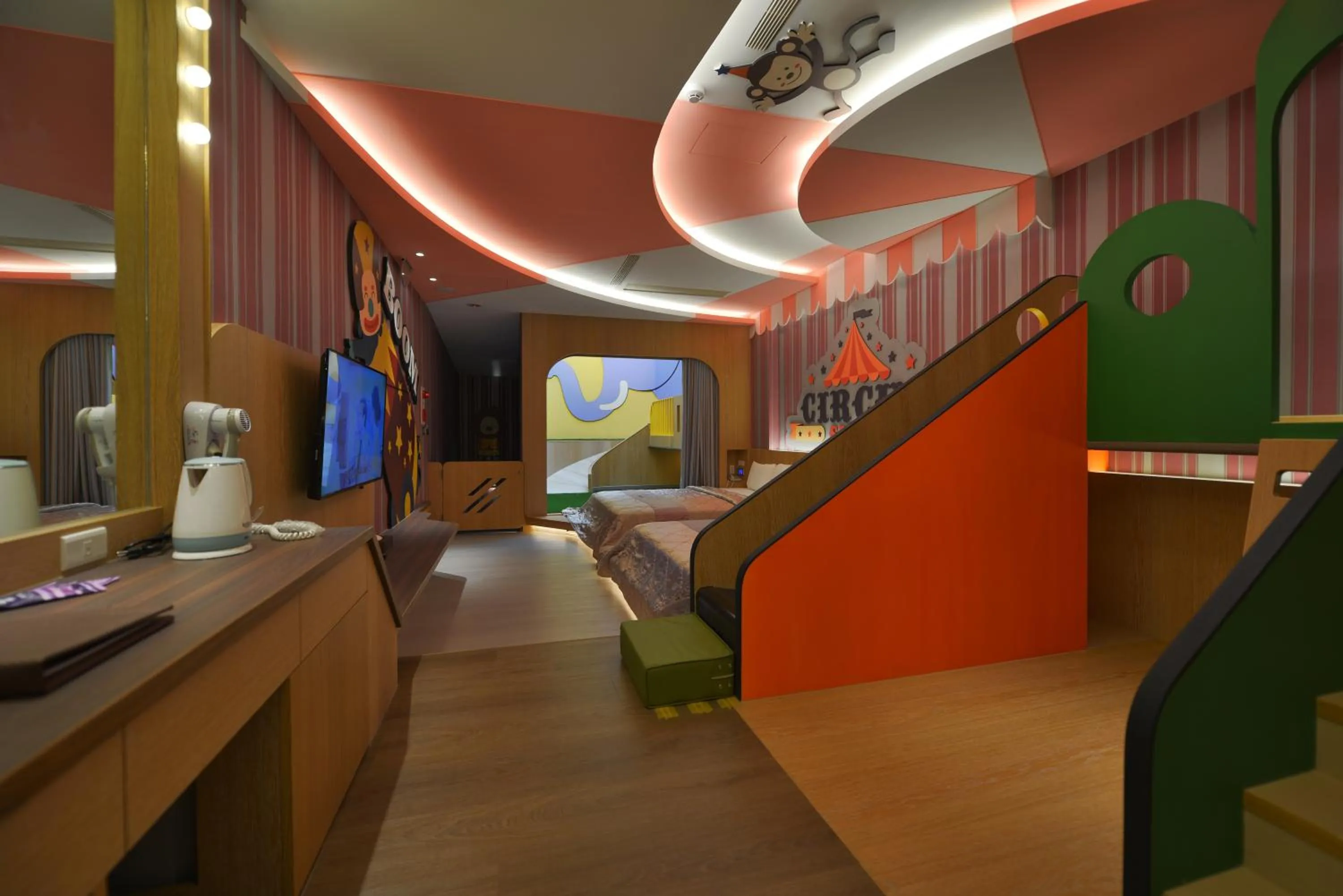 Romantic Code Art Motel