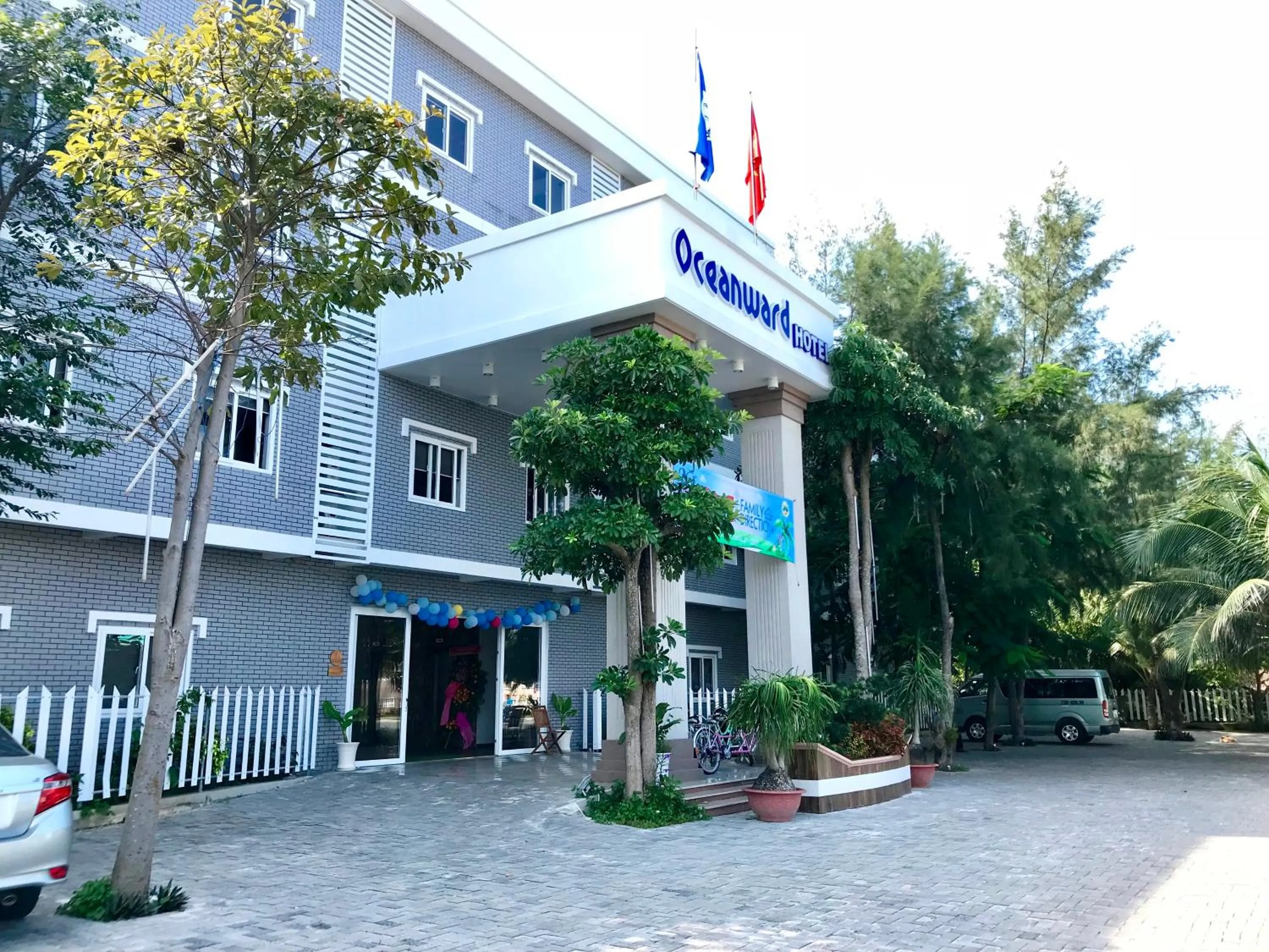 Oceanward Hotel & Resort