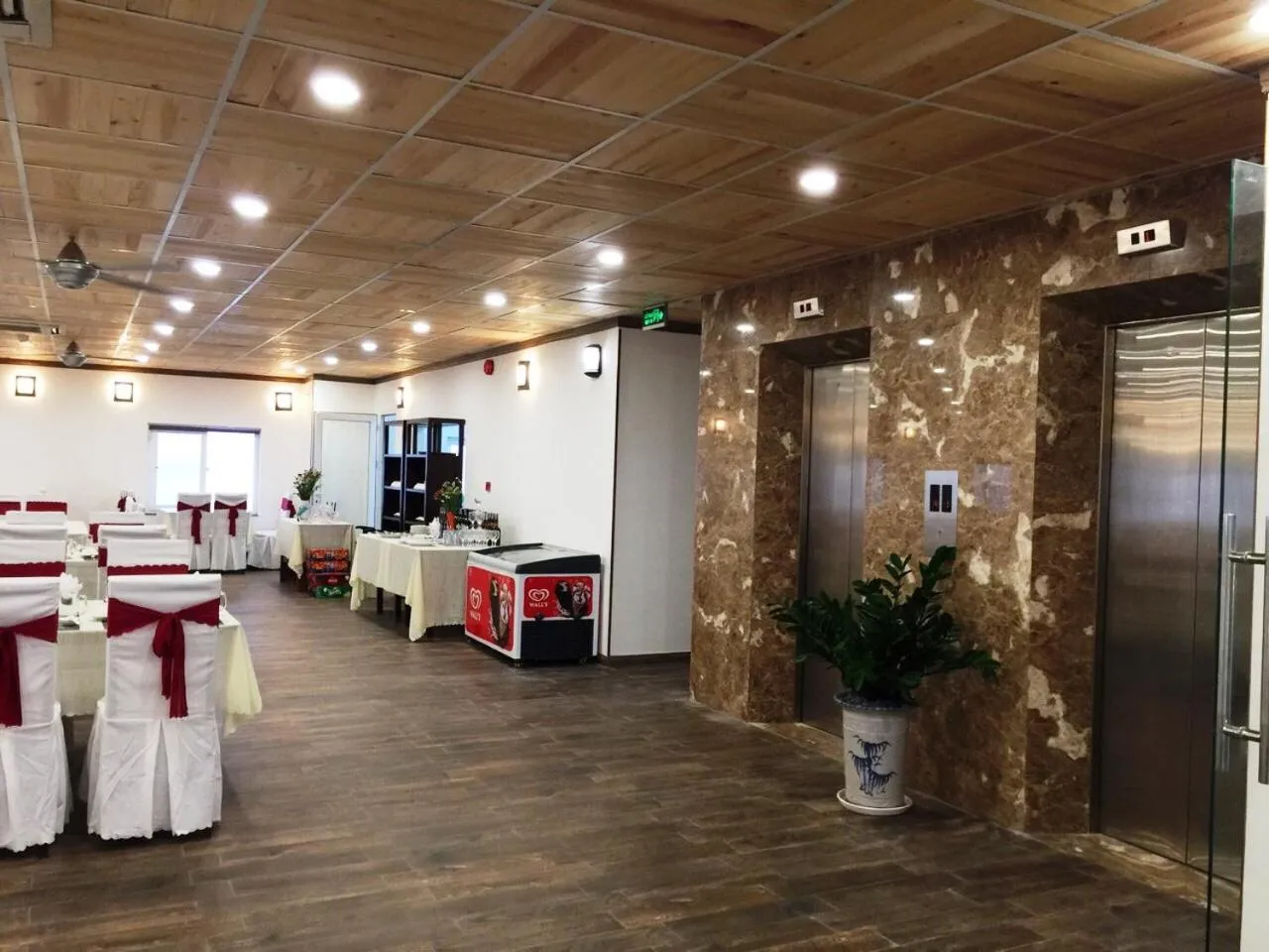 Restaurant/places to eat in Oceanward Hotel & Resort