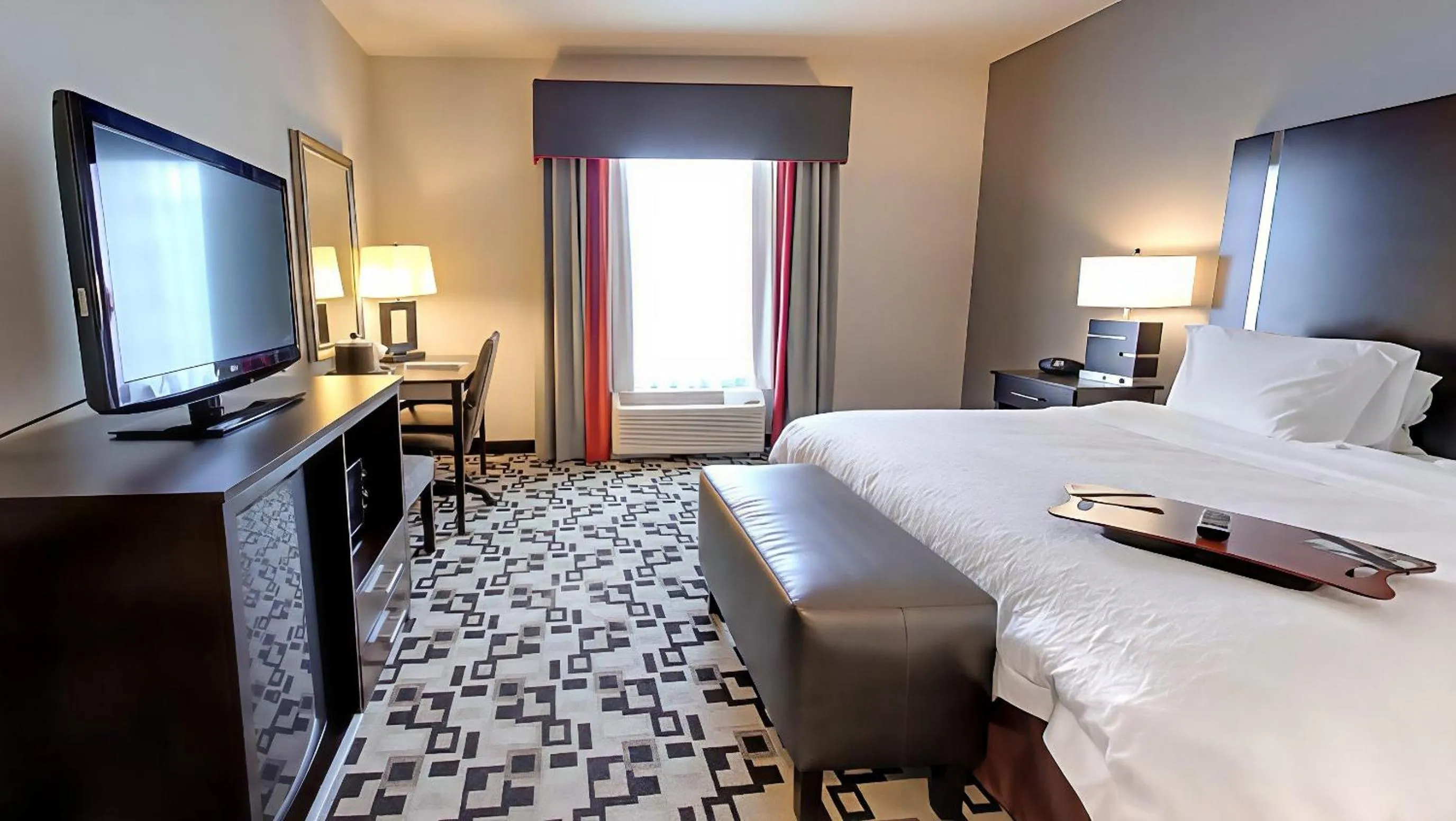 Bedroom, Bed in Hampton Inn and Suites Marksville