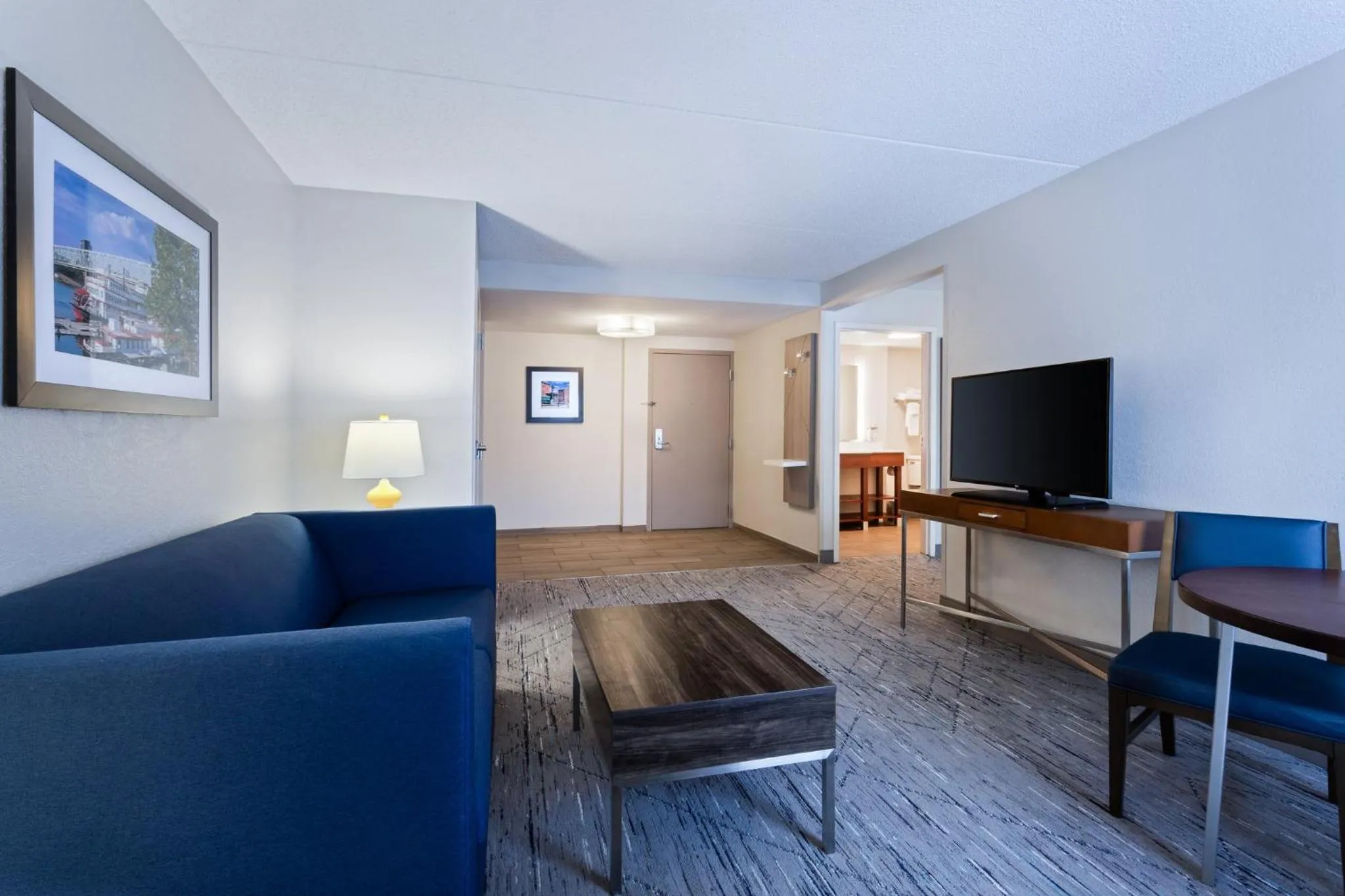 Bedroom in Holiday Inn Express & Suites Cincinnati Riverfront by IHG