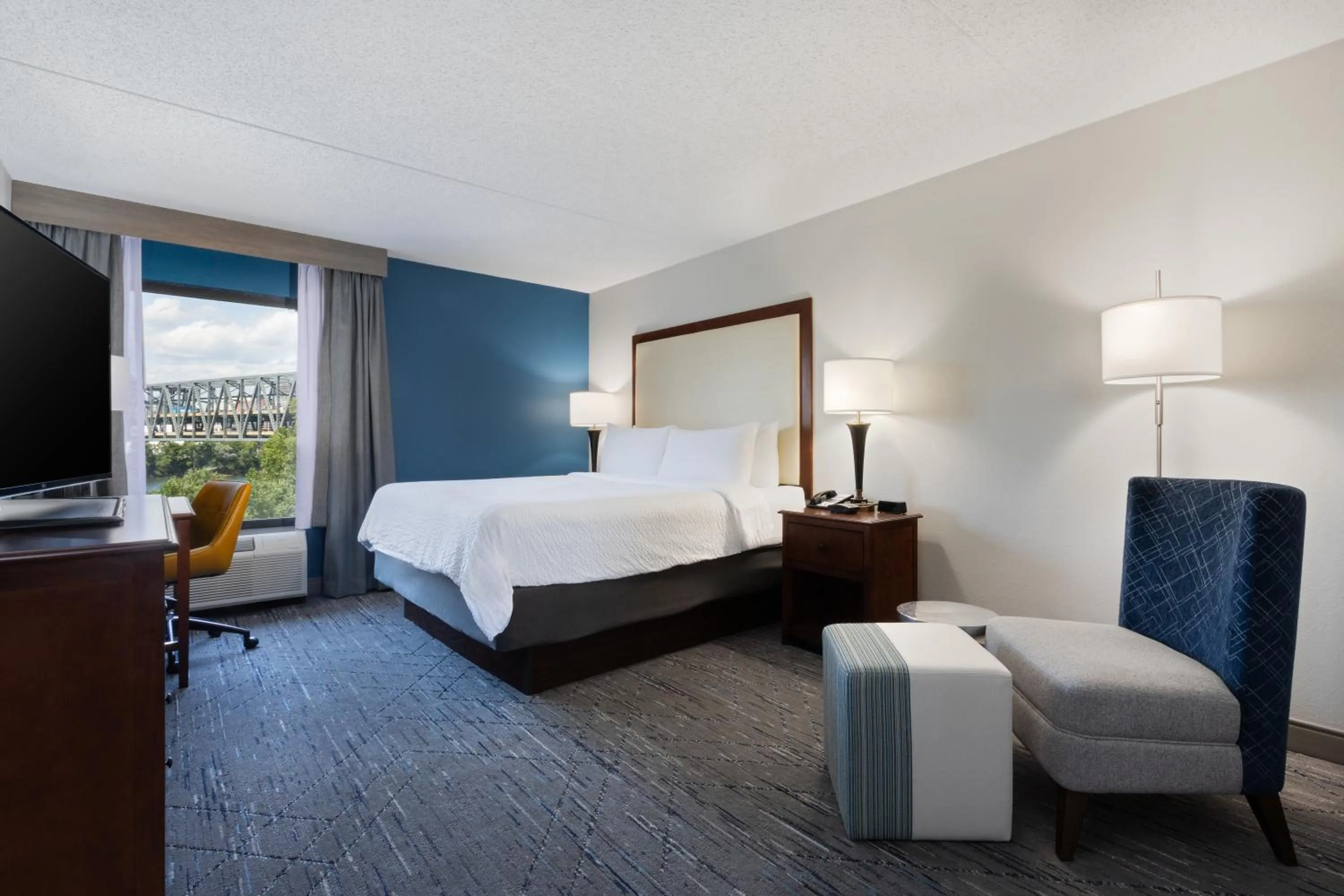 Bedroom, Bed in Holiday Inn Express & Suites Cincinnati Riverfront by IHG