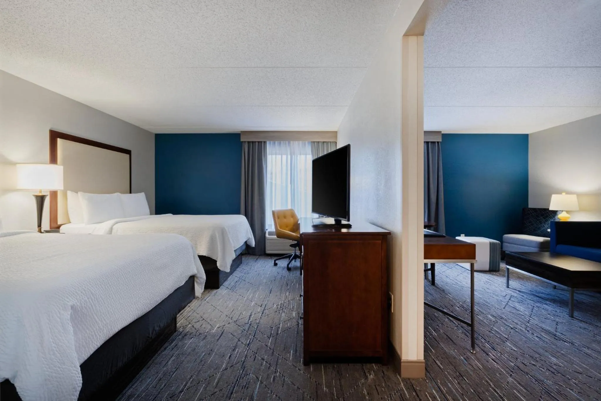 Photo of the whole room, Bed in Holiday Inn Express & Suites Cincinnati Riverfront by IHG
