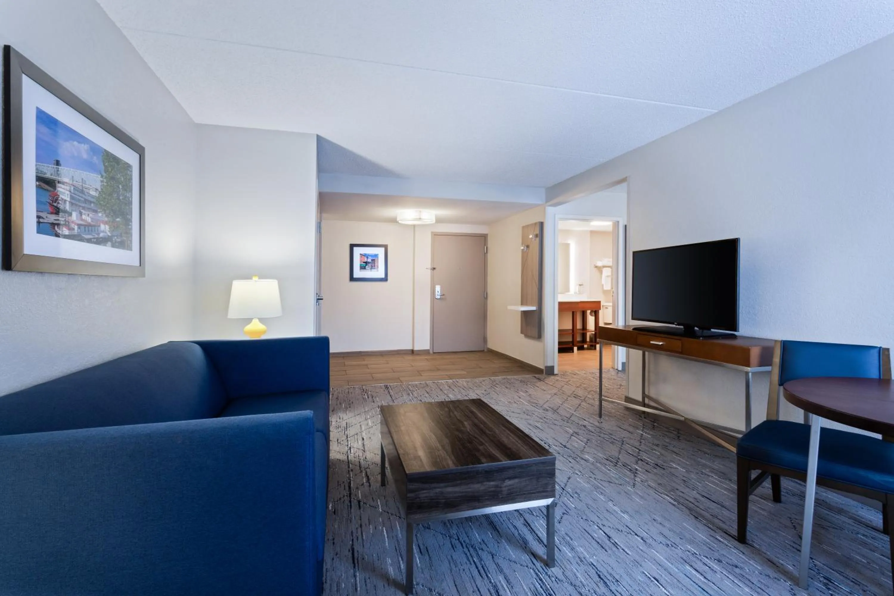 Bedroom in Holiday Inn Express & Suites Cincinnati Riverfront by IHG