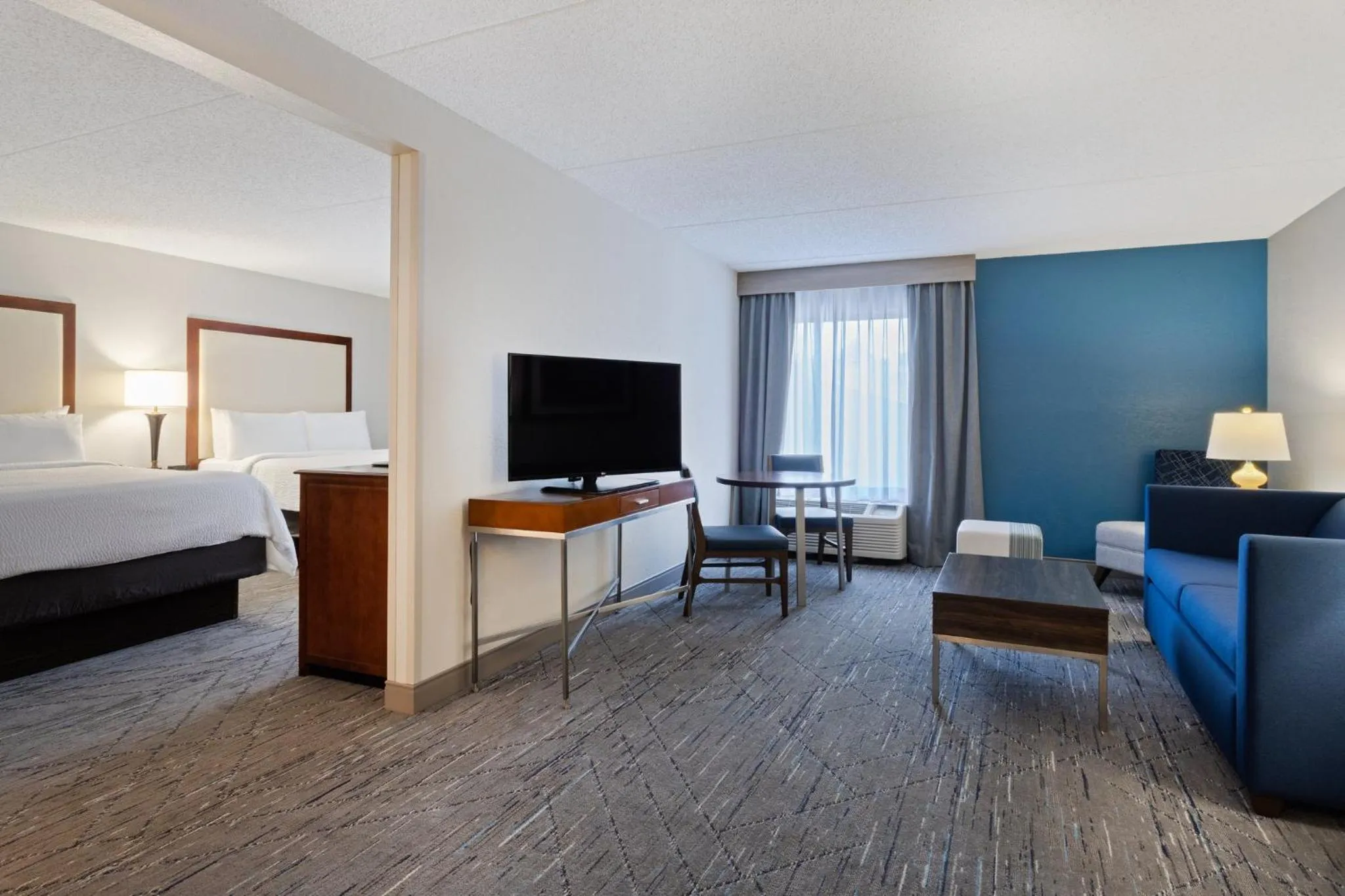 Photo of the whole room, Bed in Holiday Inn Express & Suites Cincinnati Riverfront by IHG