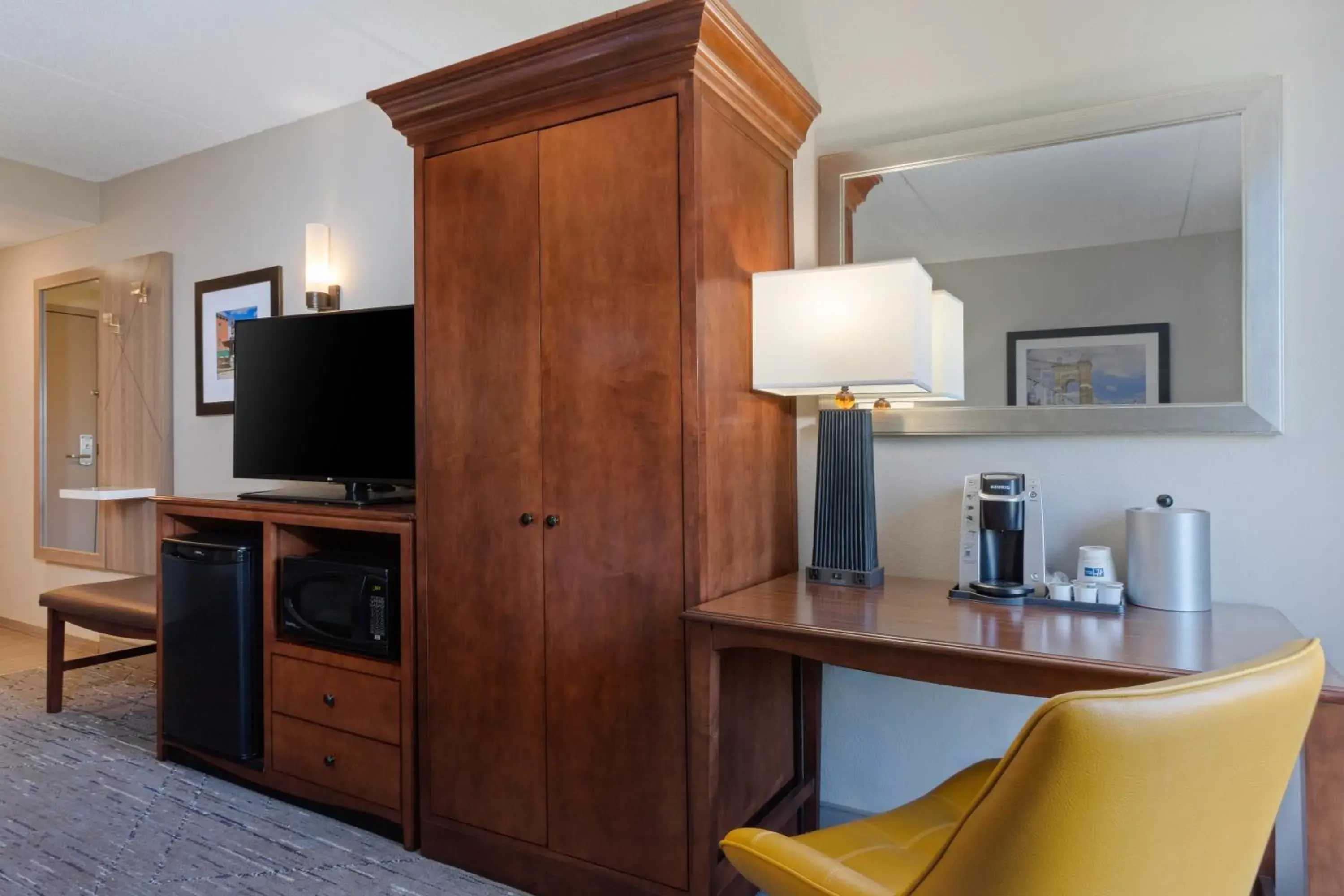 Standard Room in Holiday Inn Express & Suites Cincinnati Riverfront by IHG Standard Room in Holiday Inn Express & Suites Cincinnati Riverfront by IHG