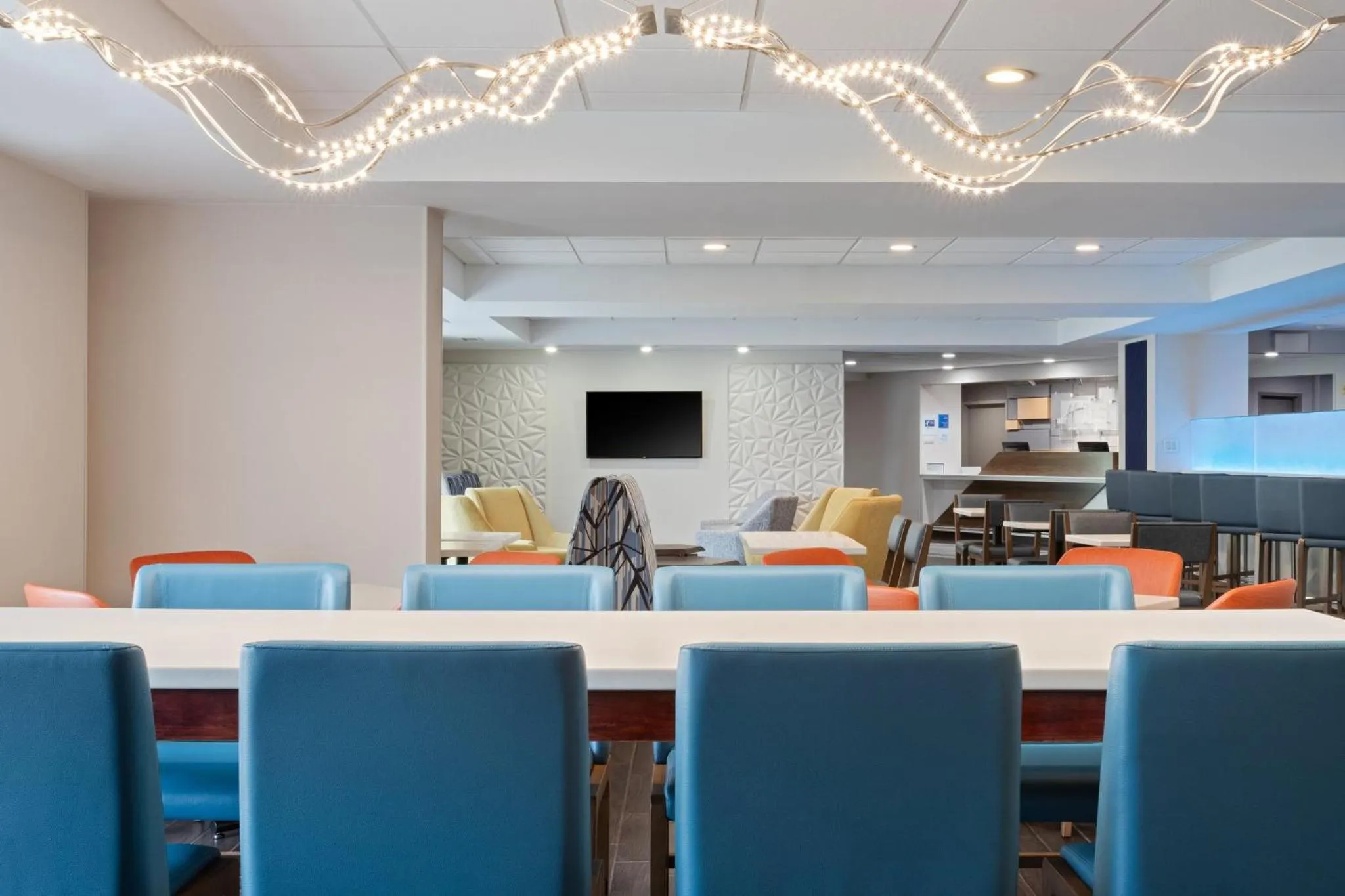 Restaurant/places to eat in Holiday Inn Express & Suites Cincinnati Riverfront by IHG
