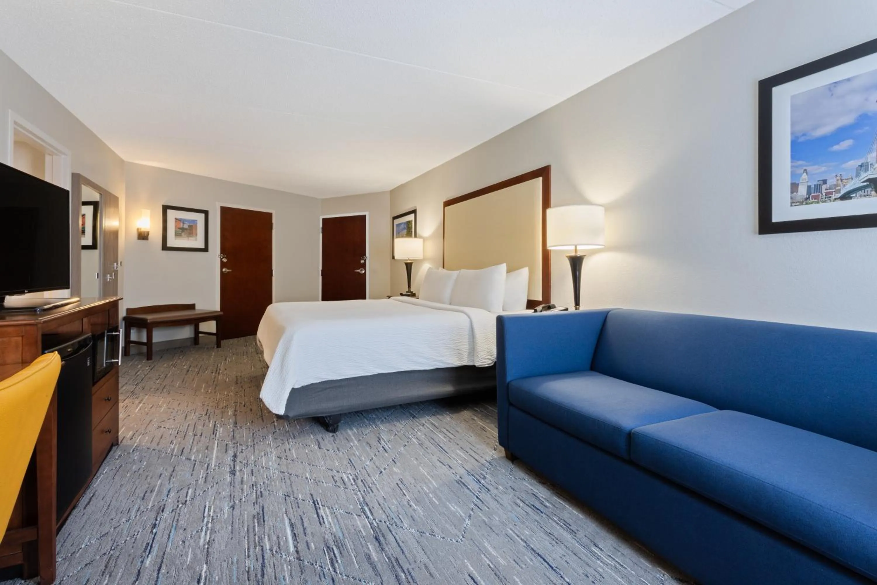 Bedroom, Bed in Holiday Inn Express & Suites Cincinnati Riverfront by IHG